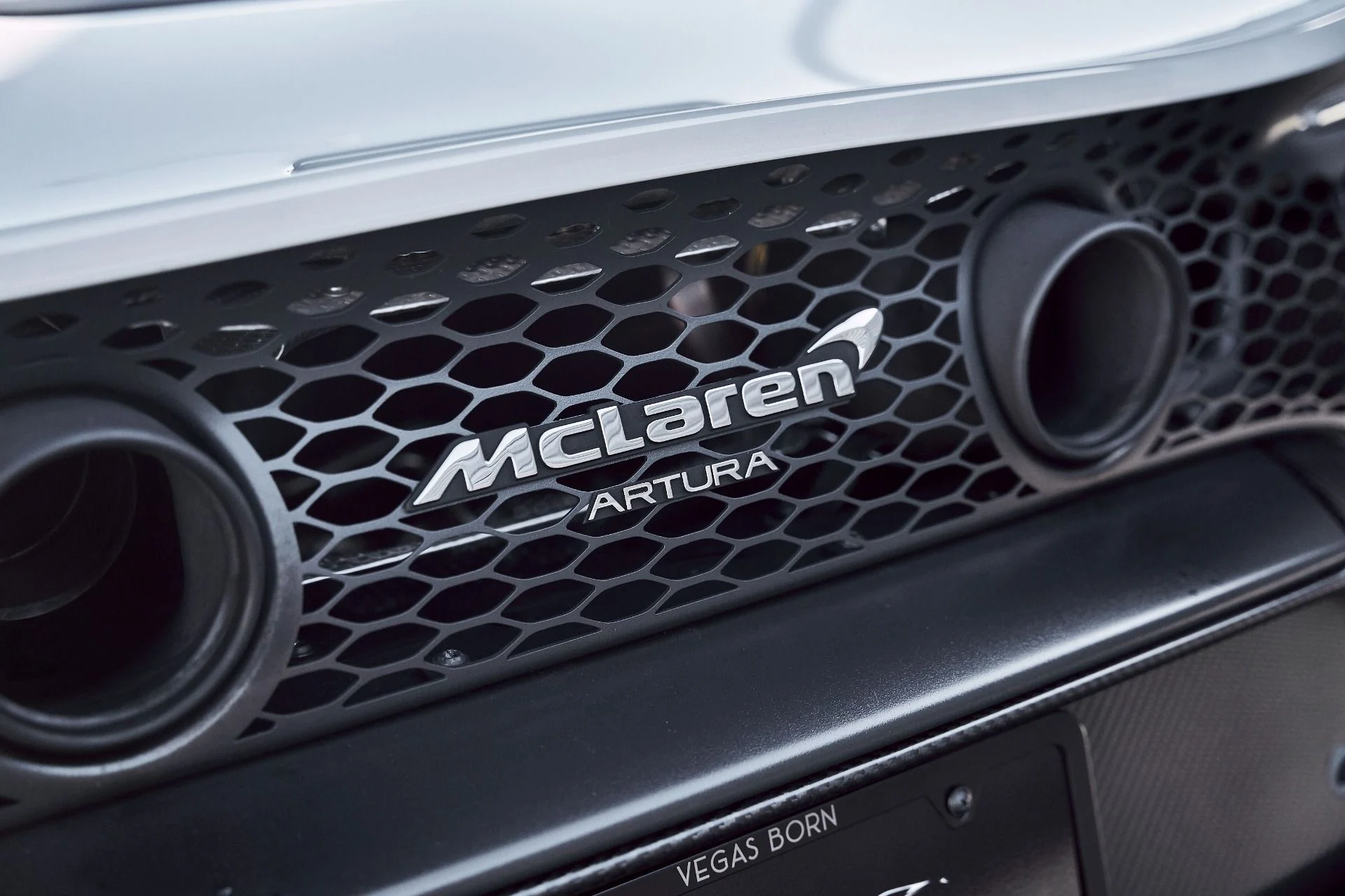 mph015_1972319277_Used_2023_Mc_Laren_Artura_1773773881_1468e104e2
