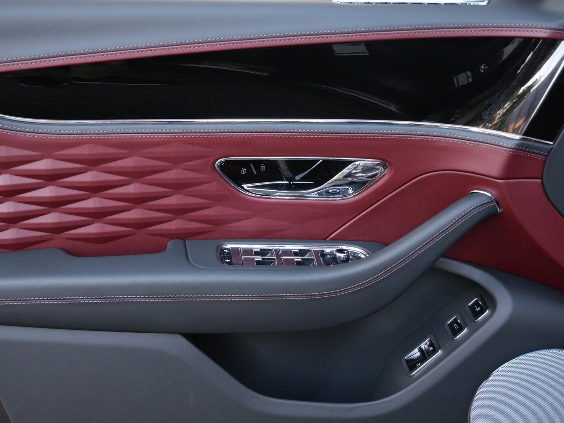 mph015_1974850593_ef84b21249c43cf33eeaf4f85700f671x_9319516d74