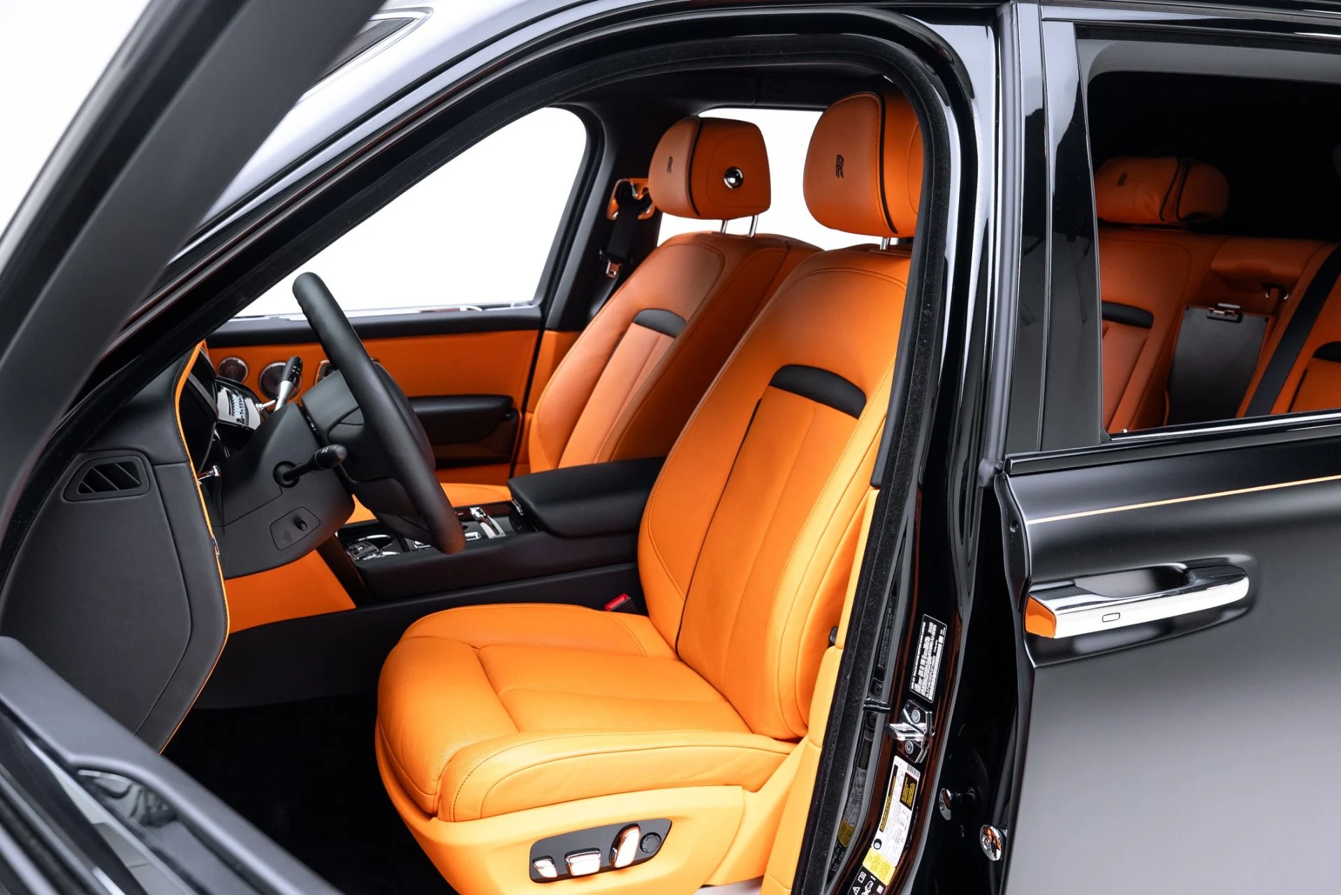 mph015_1974938119_Used_2023_Rolls_Royce_Black_Badge_Cullinan_1775515525_6dc1a9f1a4