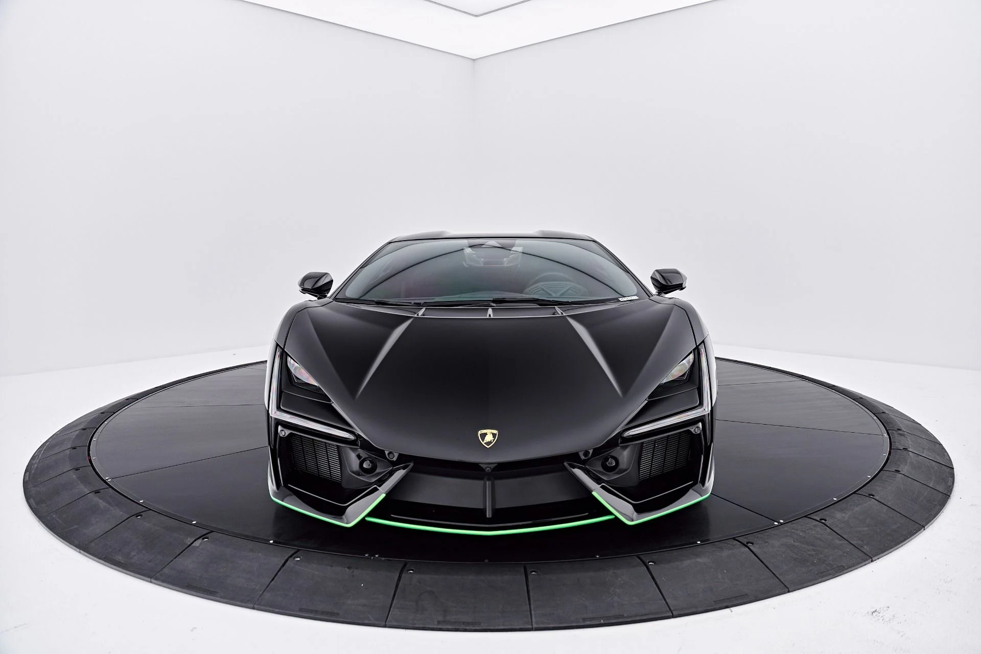 mph015_1977869123_Used_2024_Lamborghini_Revuelto_Base_1788040920_7b1f23b61e