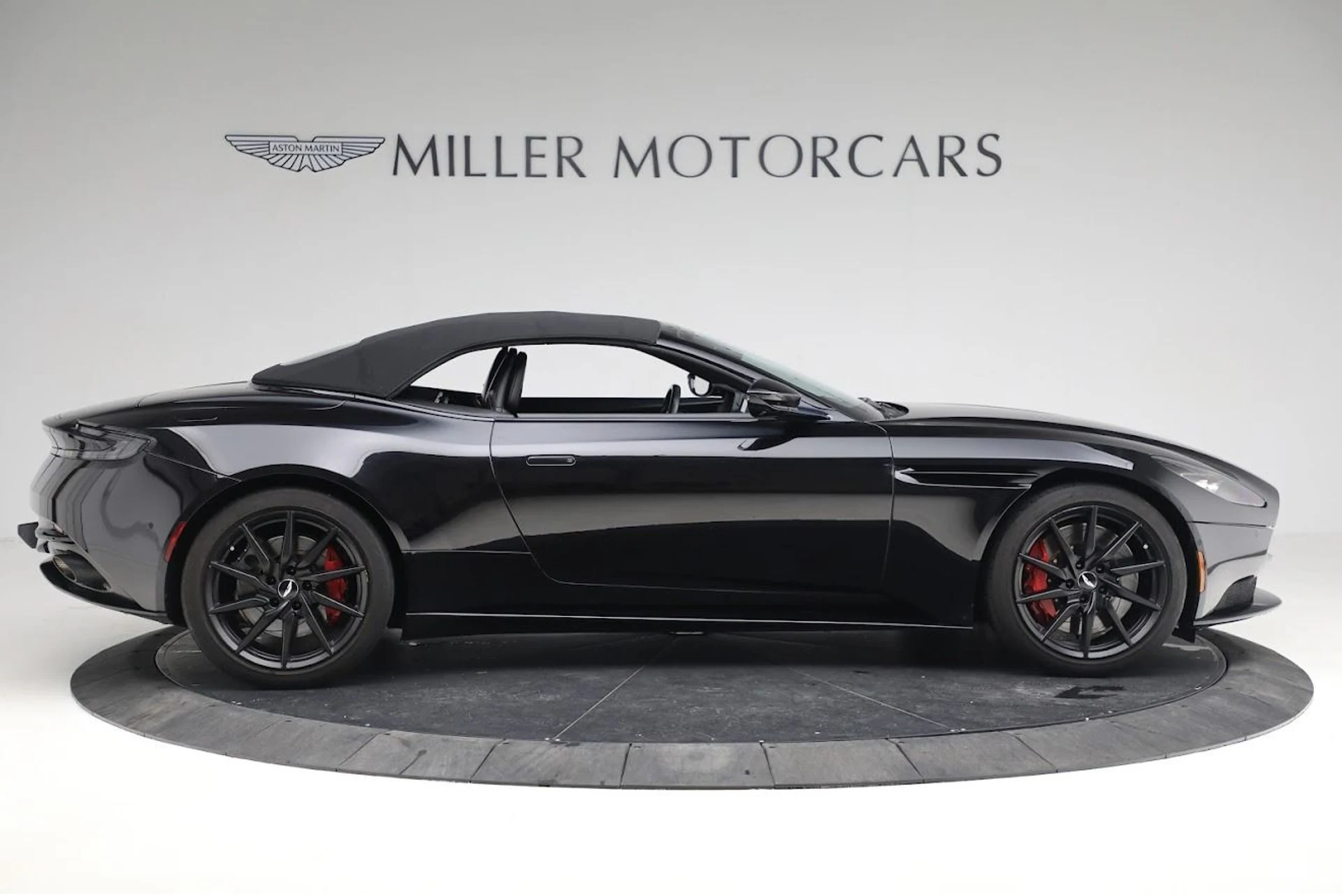 mph015_1983316695_Used_2019_Aston_Martin_DB_11_Volante_b8d99910f3