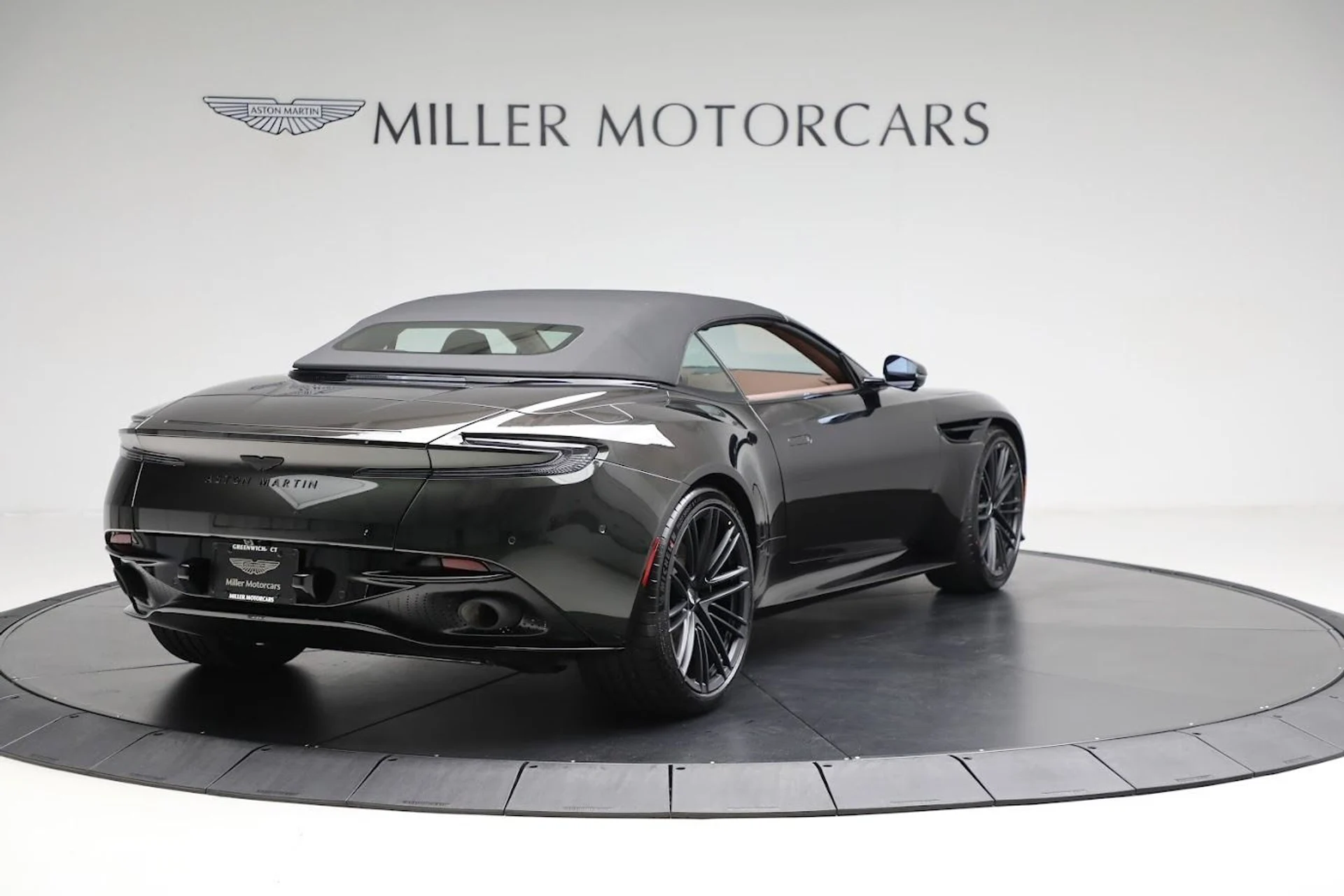 mph015_1984166549_Used_2024_Aston_Martin_DB_12_Volante_76fdf0e169