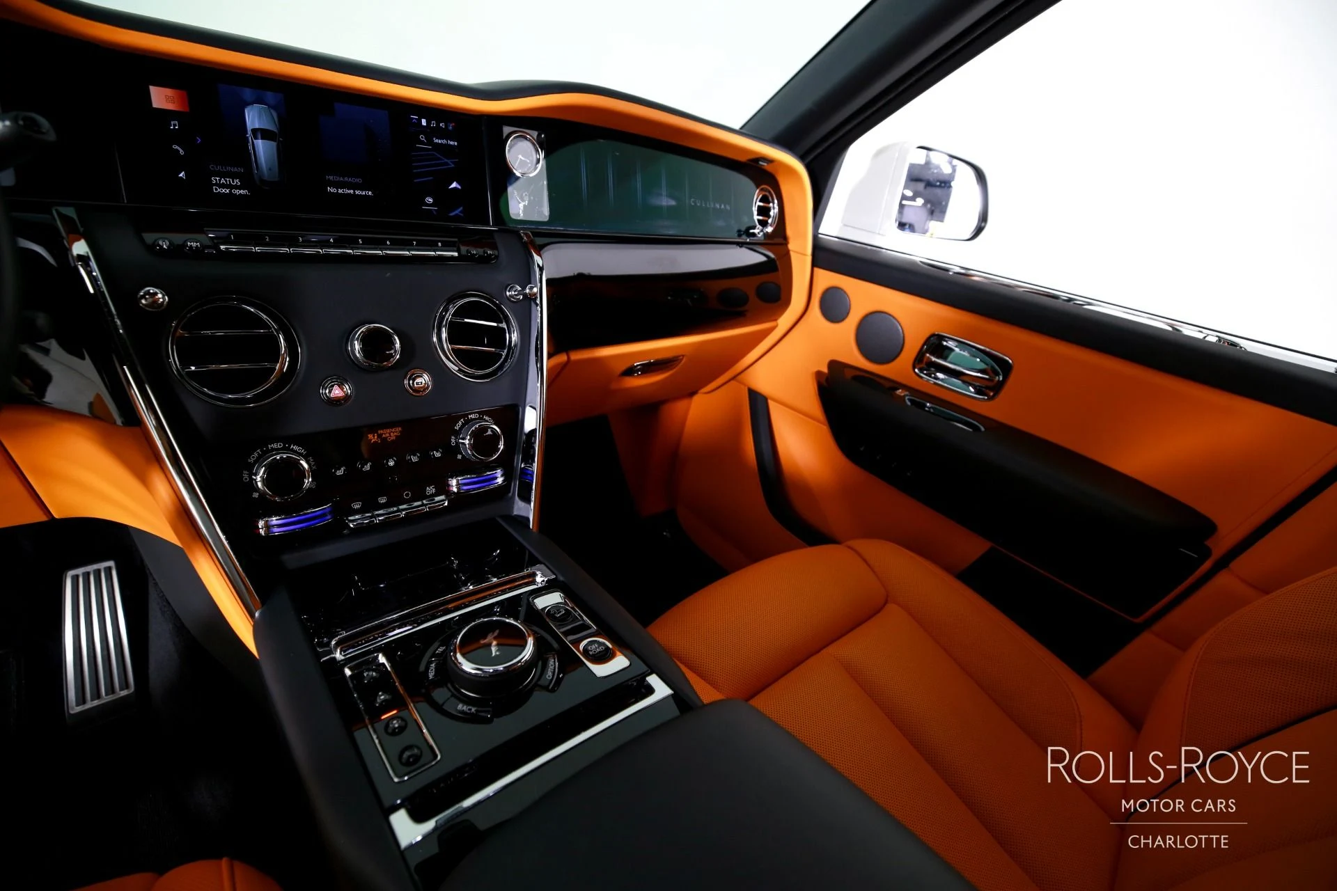 mph015_1988384197_Used_2025_Rolls_Royce_Cullinan_1765396756_48176e3517