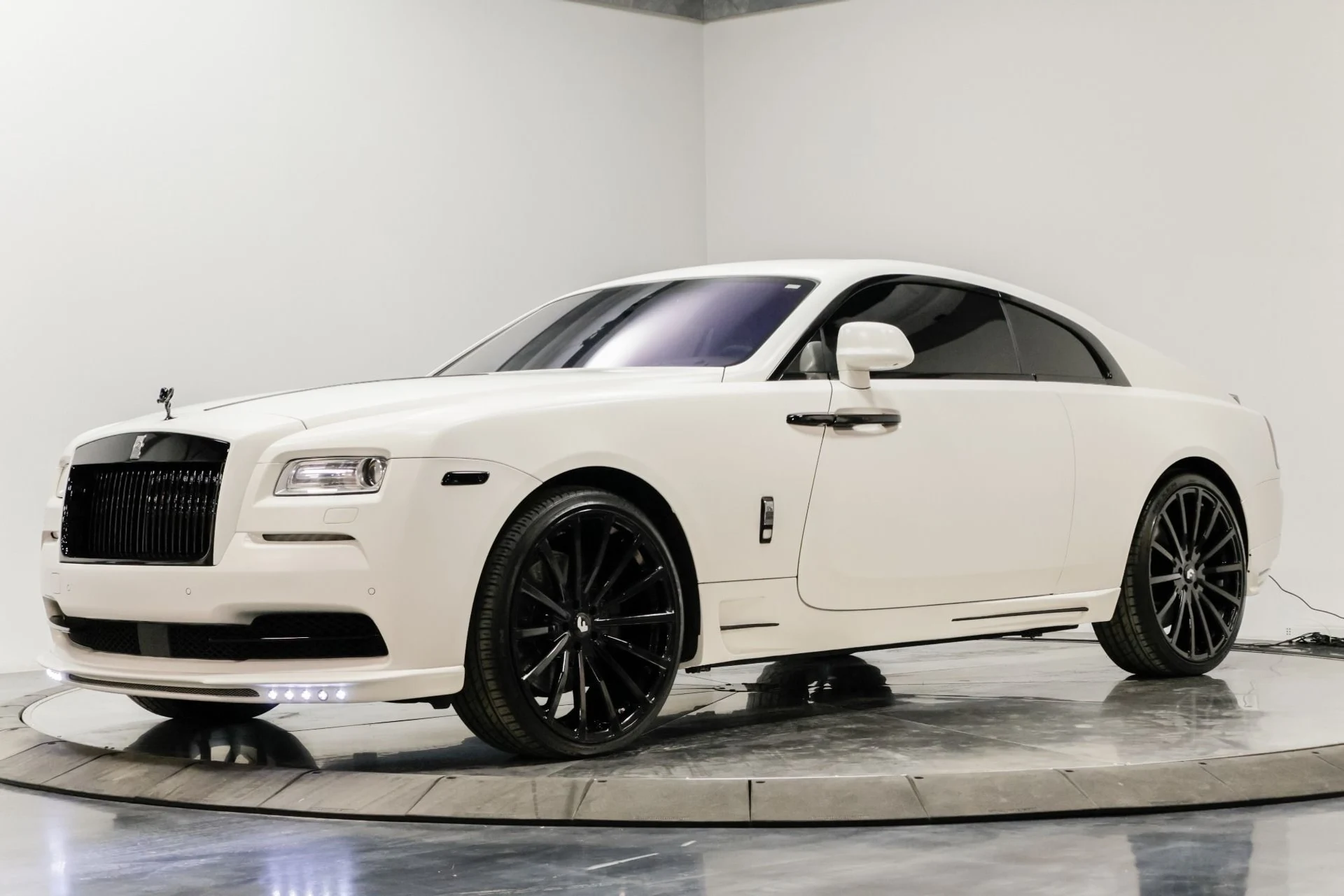 mph015_1989808778_Used_2014_Rolls_Royce_Wraith_1761229868_efdcc86e68