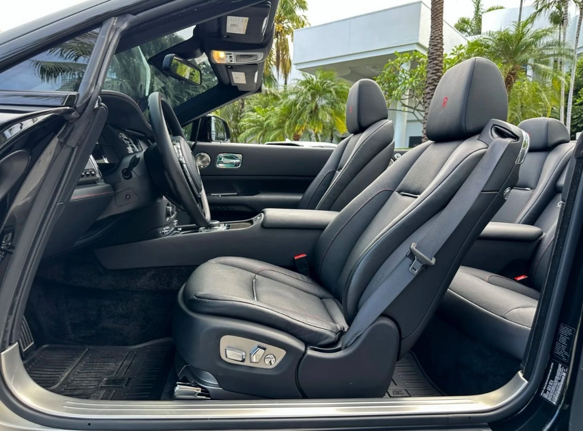 mph015_2000383589_Used_2020_Rolls_Royce_Dawn_Black_Badge_1765830392_80532253d2