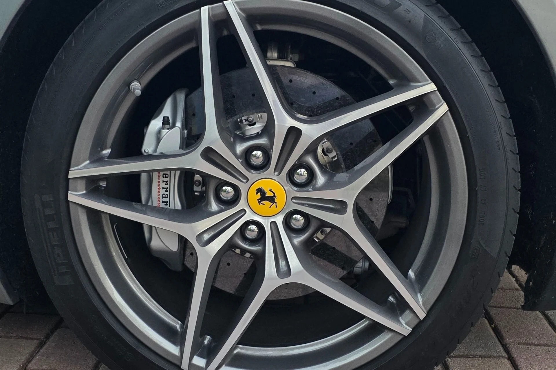 mph015_2000455230_Used_2017_Ferrari_California_T_1763593112_572bd225ee