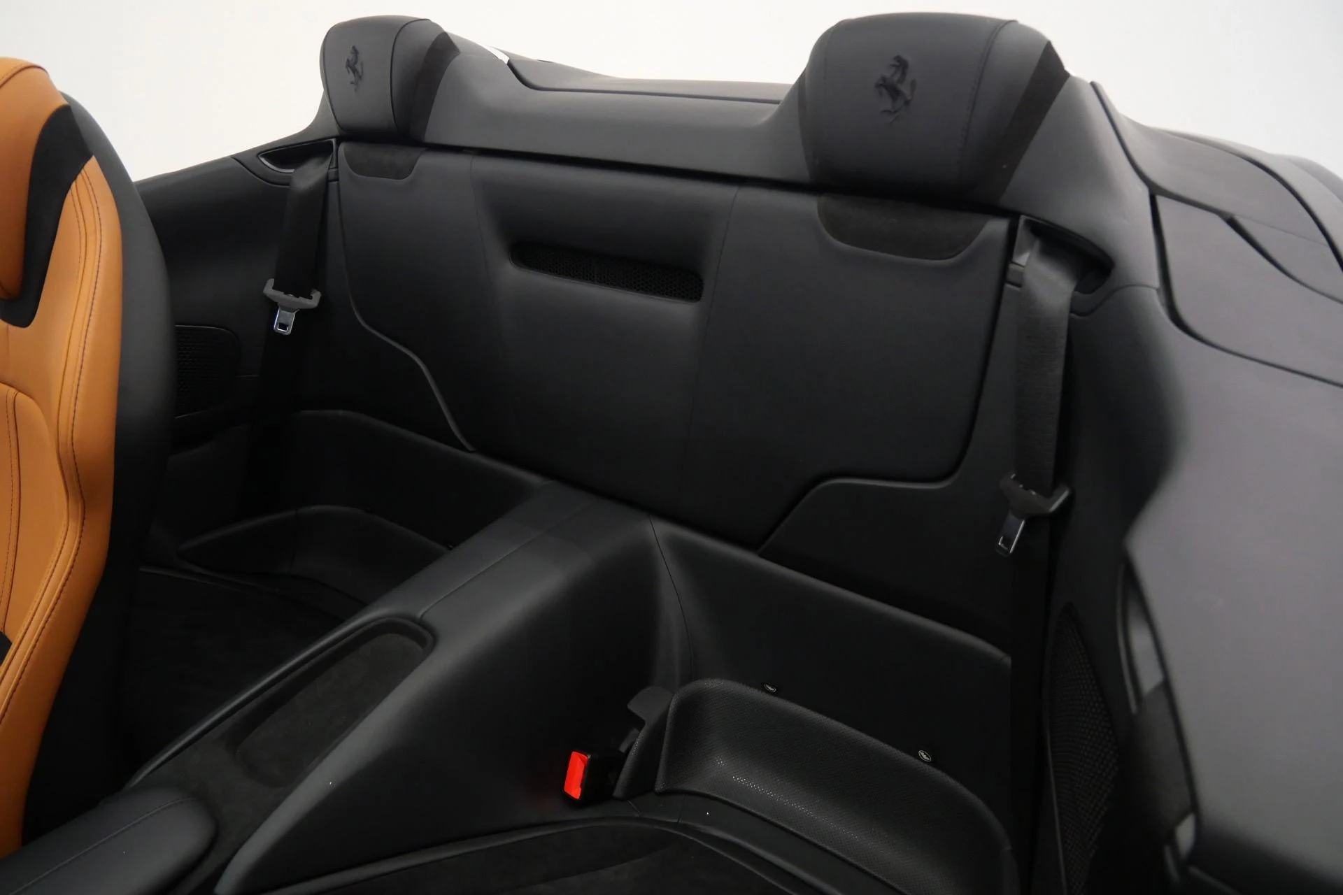 mph015_2001193114_Used_2025_Ferrari_Roma_Spider_Carbon_Fiber_Interior_Trim_Low_Miles_1784064795_91eba2b941