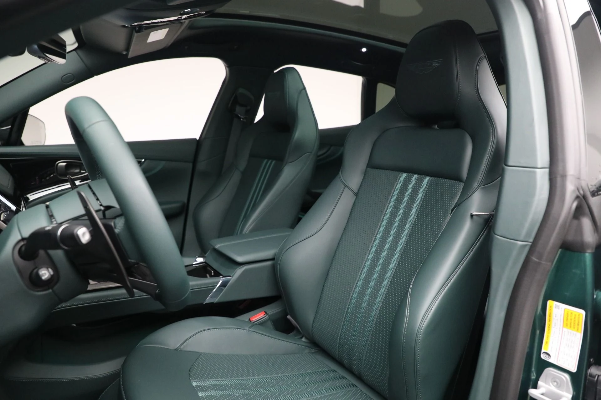 mph015_2002145752_New_2025_Aston_Martin_DBX_707_9bc4732045