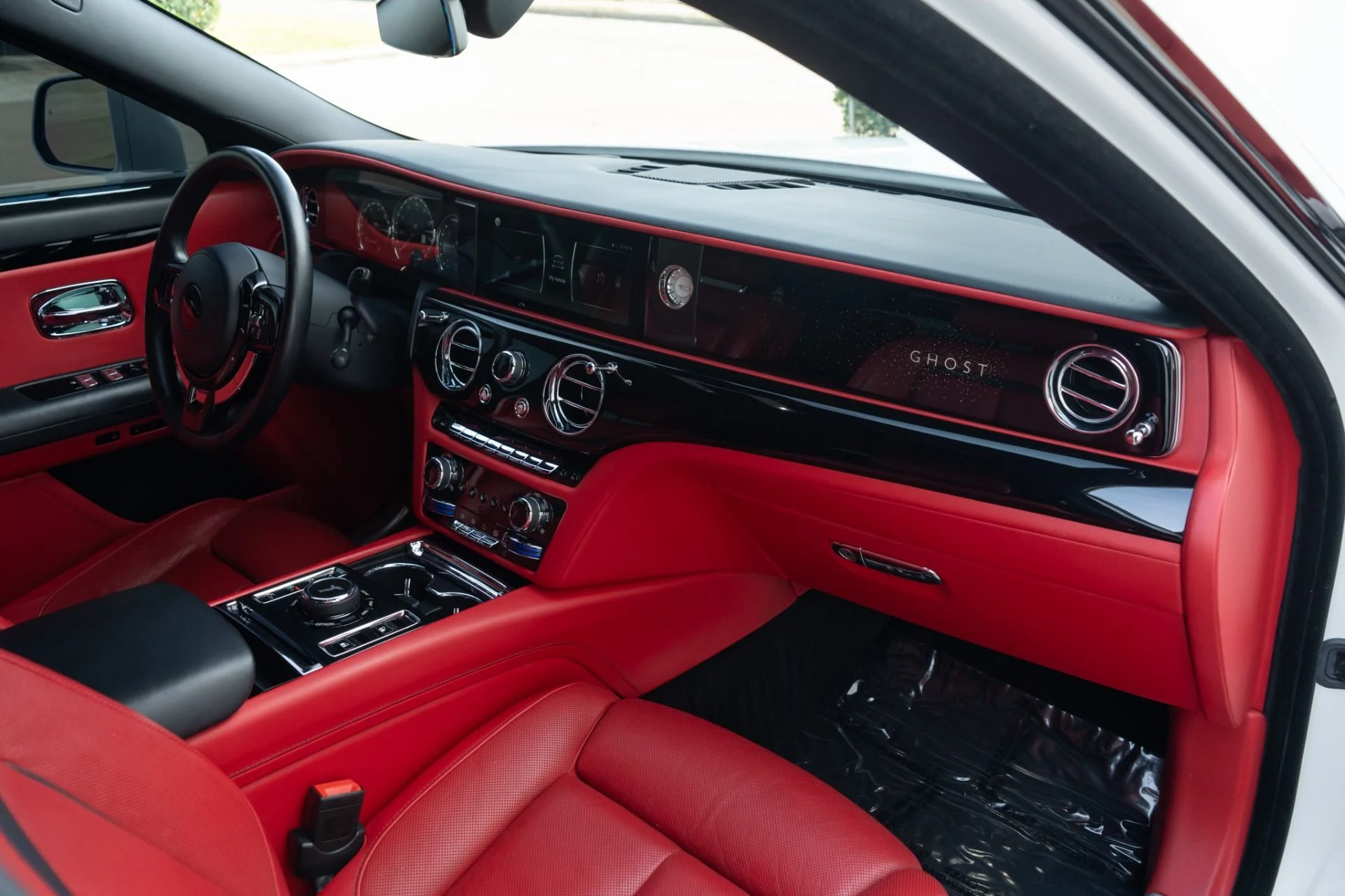 mph015_2013164747_Used_2022_Rolls_Royce_Ghost_1771452003_59b45d6e86