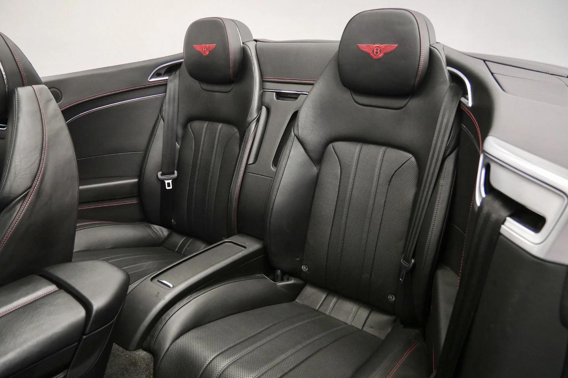 mph015_2014329129_Used_2020_Bentley_Continental_GTC_V8_Blackline_Specification_Front_Seat_Comfort_Specification_1768247272_82739af762