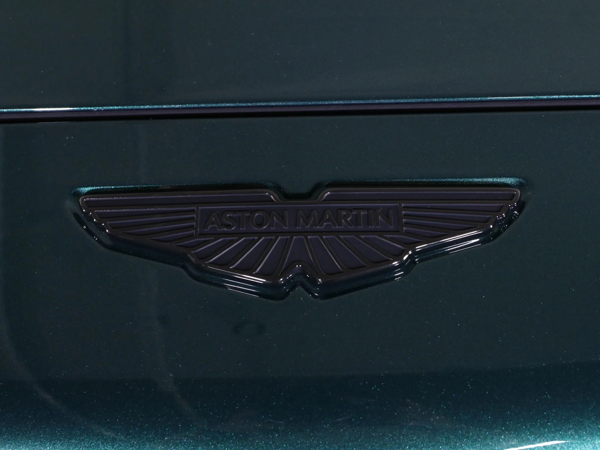 mph015_2015866043_New_2025_Aston_Martin_DBX_707_1758482676_eebde724cf