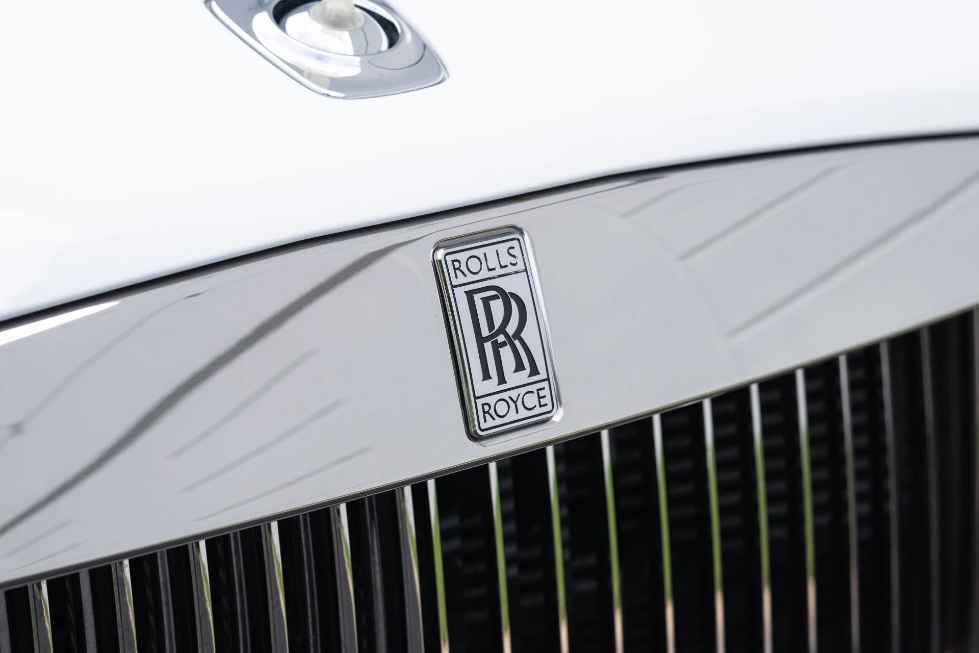 mph015_2019707383_Used_2017_Rolls_Royce_Dawn_1781114248_847de6968d
