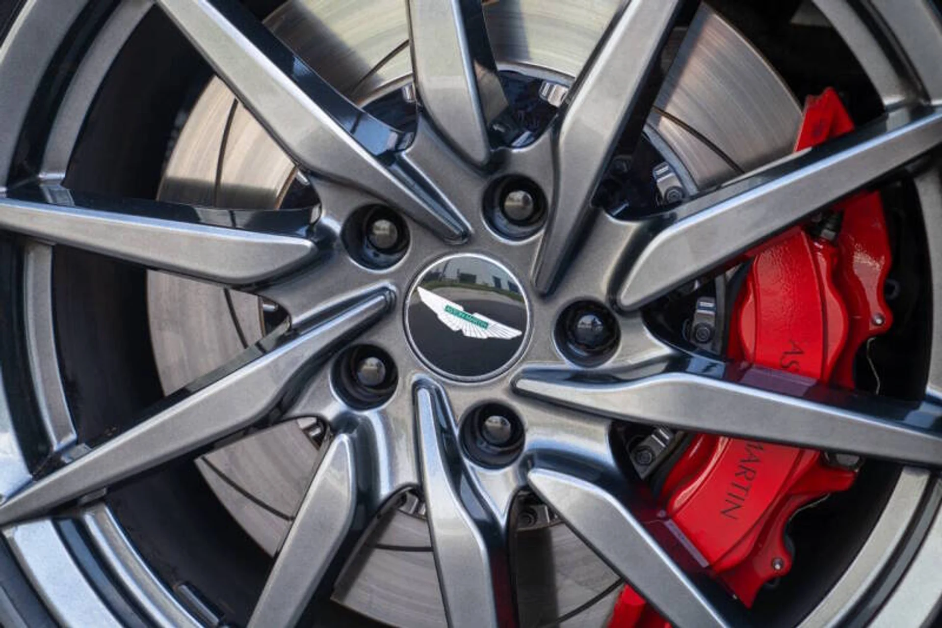 mph015_2047745748_2020_aston_martin_vantage_base_2dr_coupe_809486007c