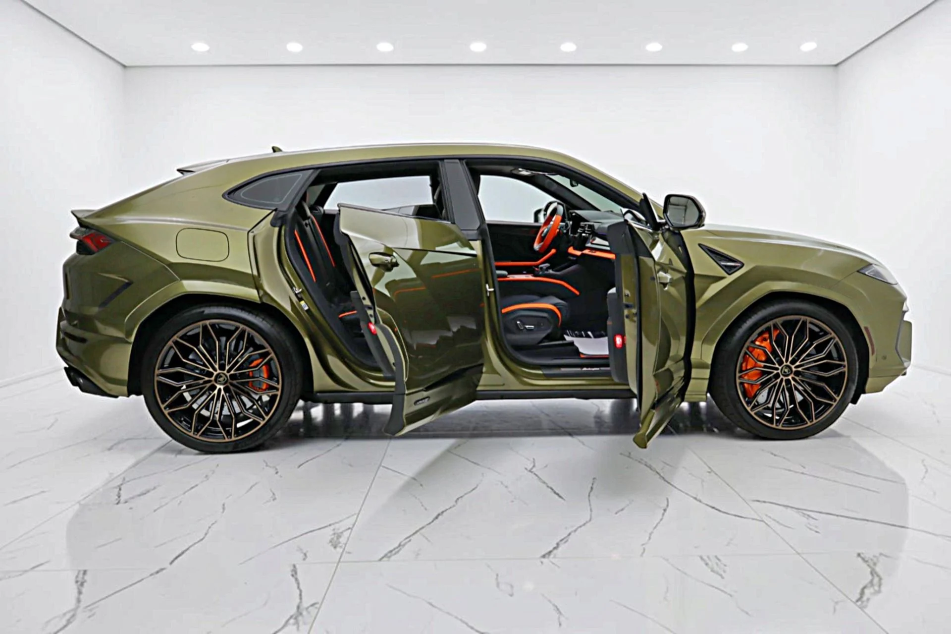 mph015_2051085757_Used_2026_Lamborghini_Urus_SE_a23b4c959b
