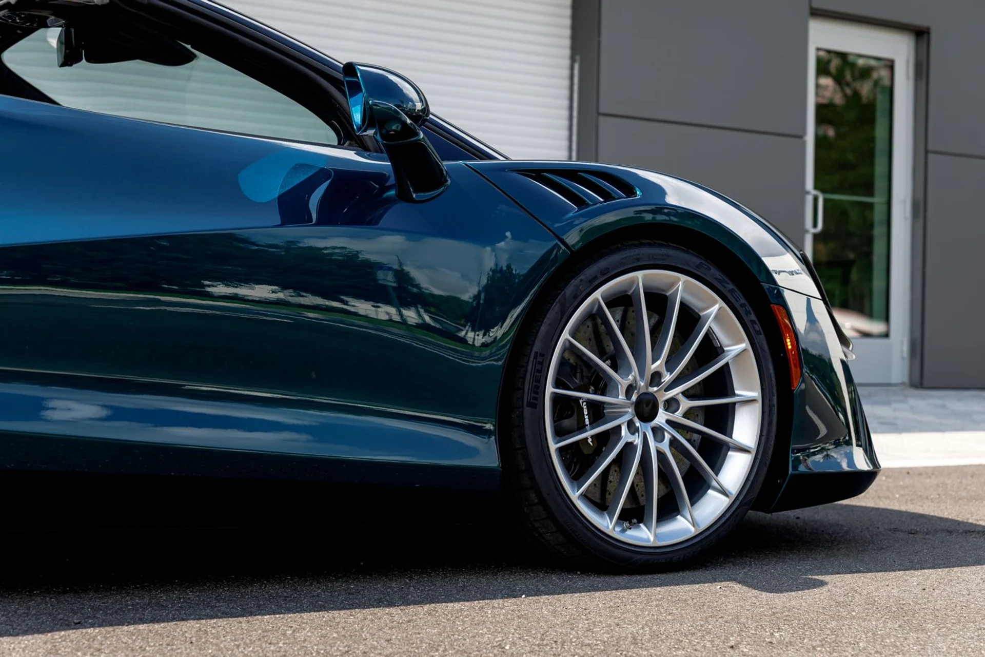 mph015_2052381195_587_p16_l_68702f76d3