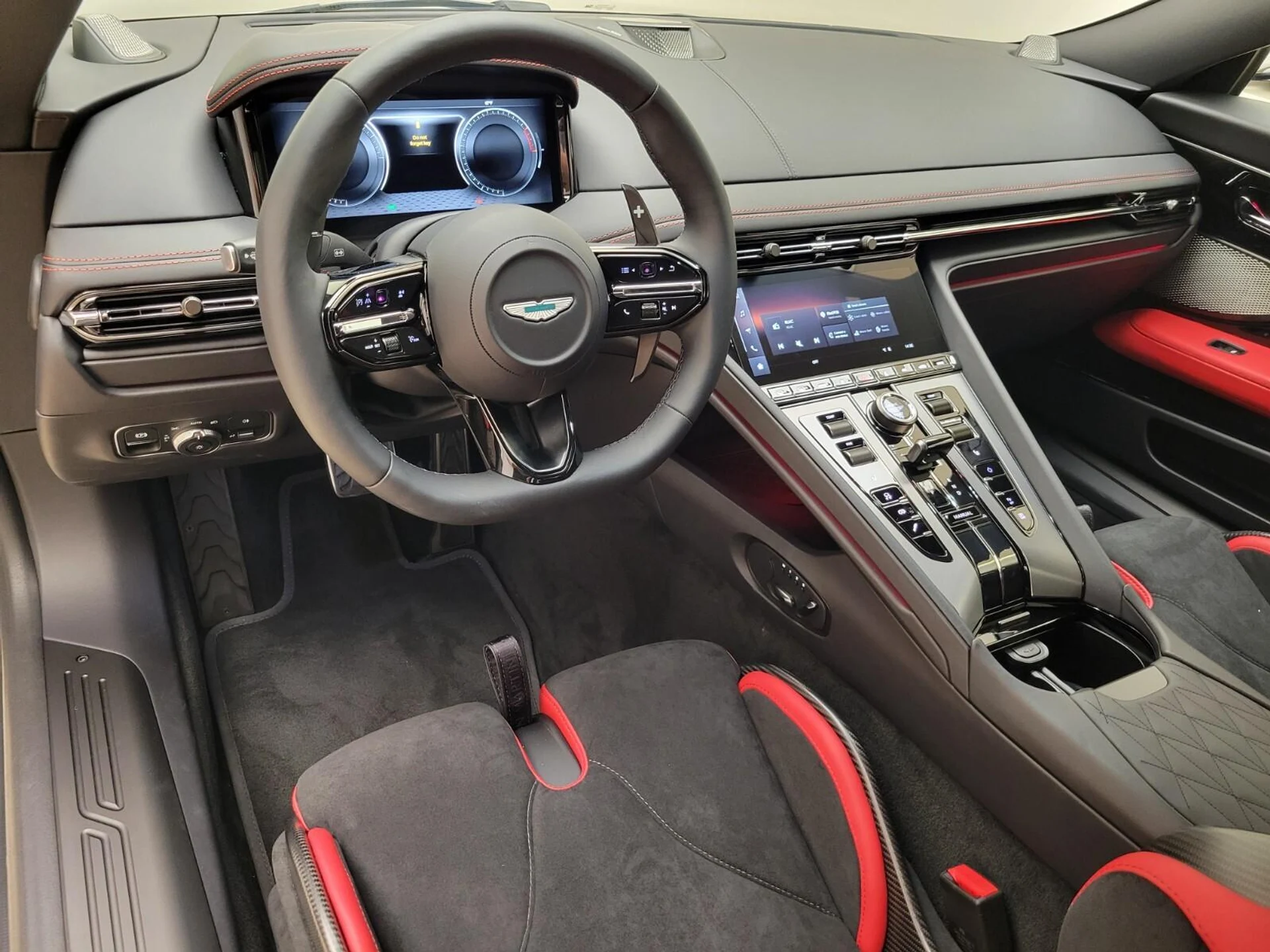 mph015_2056167634_Used_2024_Aston_Martin_DB_12_1734001272_d2ef8d371f