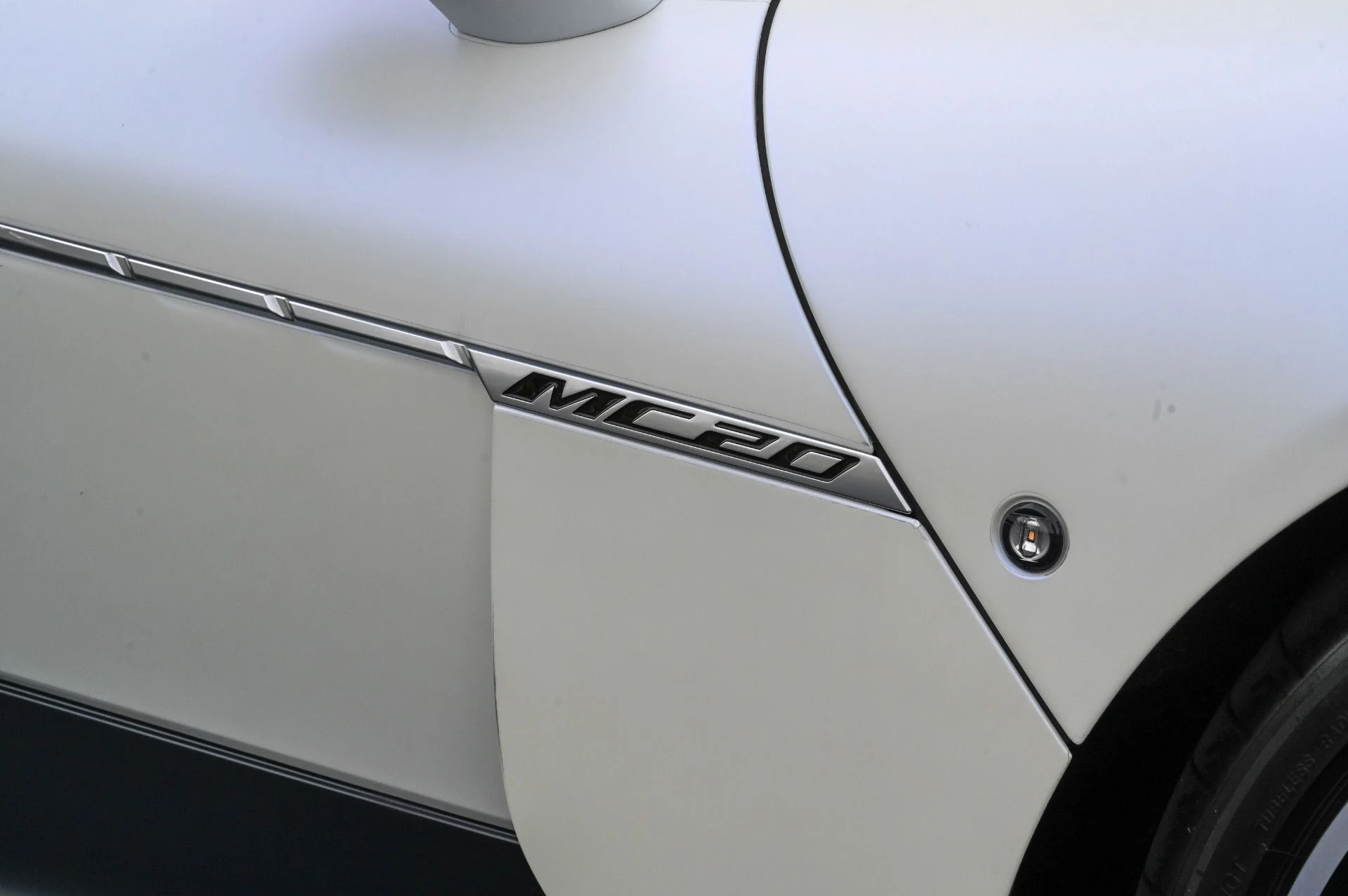 mph015_2062764215_Used_2022_Maserati_MC_20_1715696603_adc6d492fb