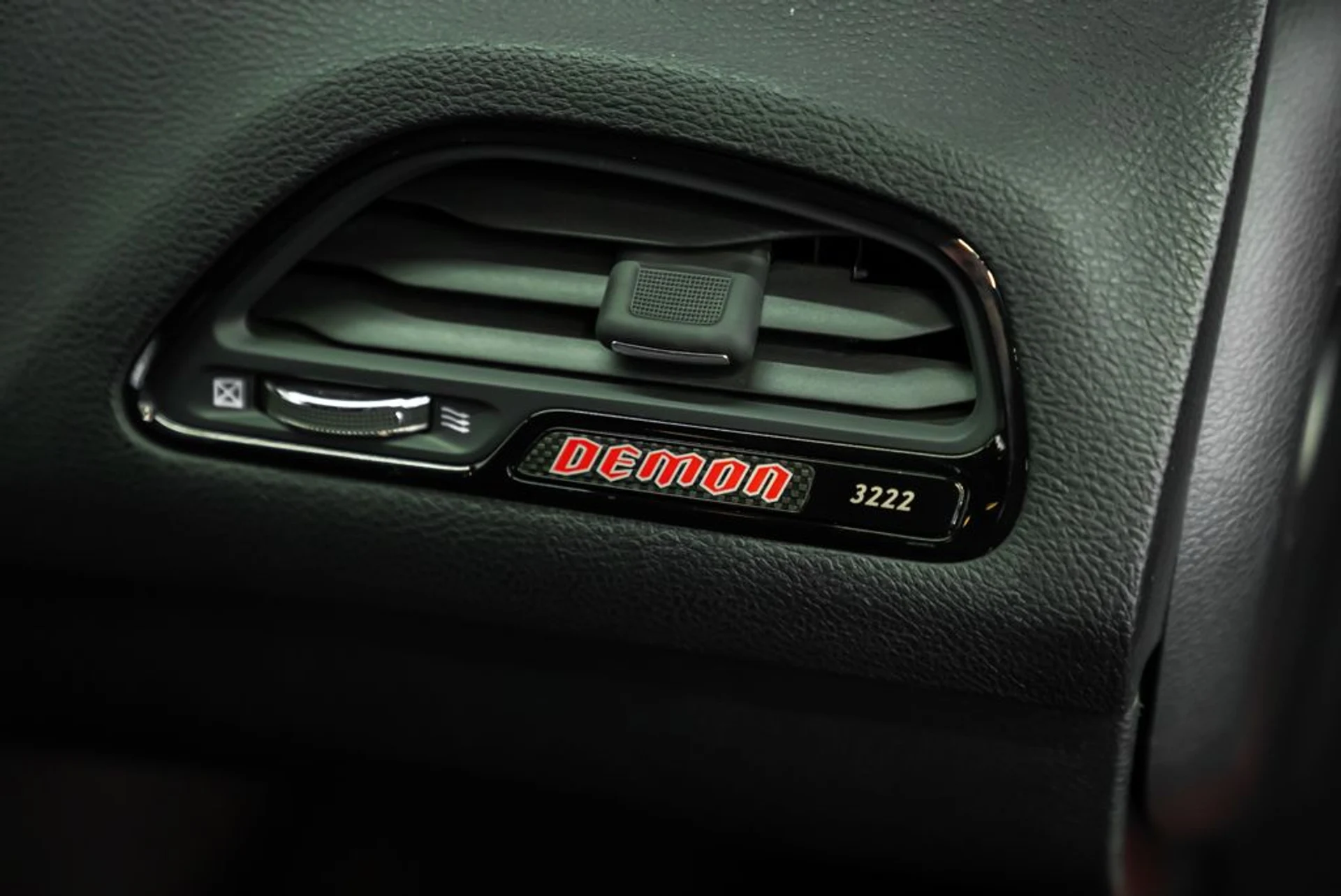 mph015_2073242068_dodge_challenger_2018_jpg_v_1775587595_ca30d2458c