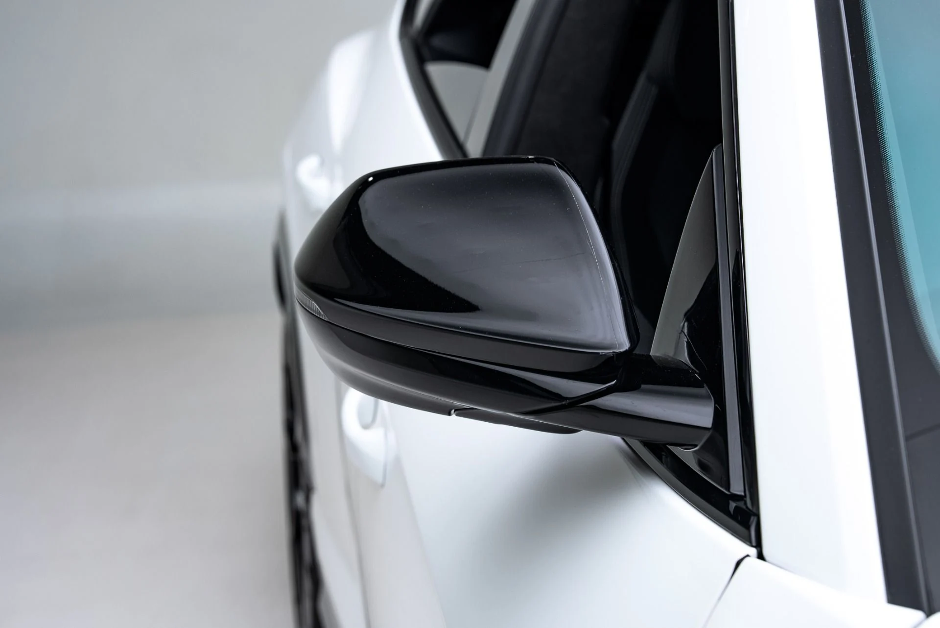 mph015_2075997450_Used_2023_Lamborghini_Urus_S_1776203789_76c9d2e601