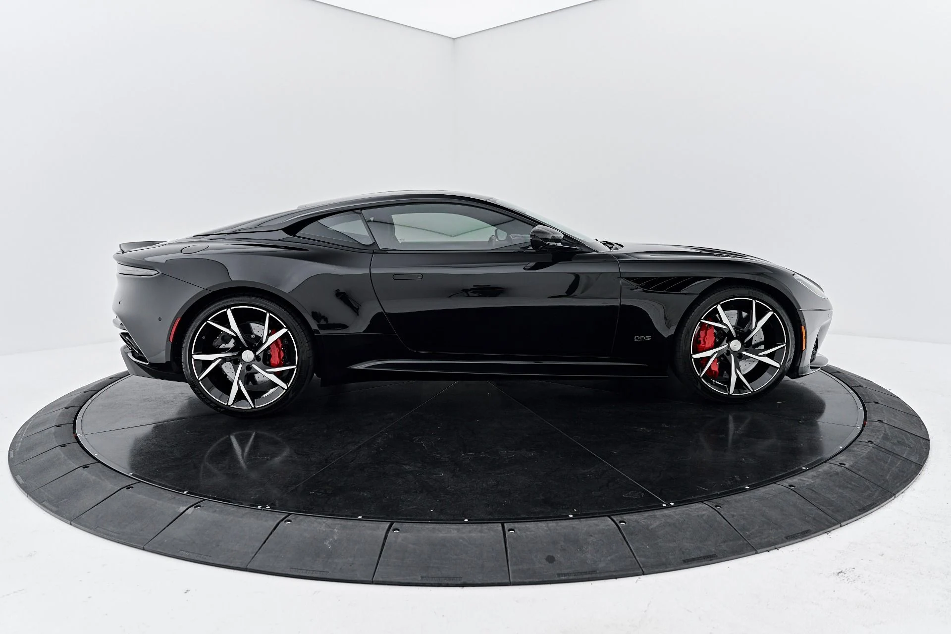 mph015_2076060354_Used_2019_Aston_Martin_DBS_Superleggera_1791337419_c5014a1f6c