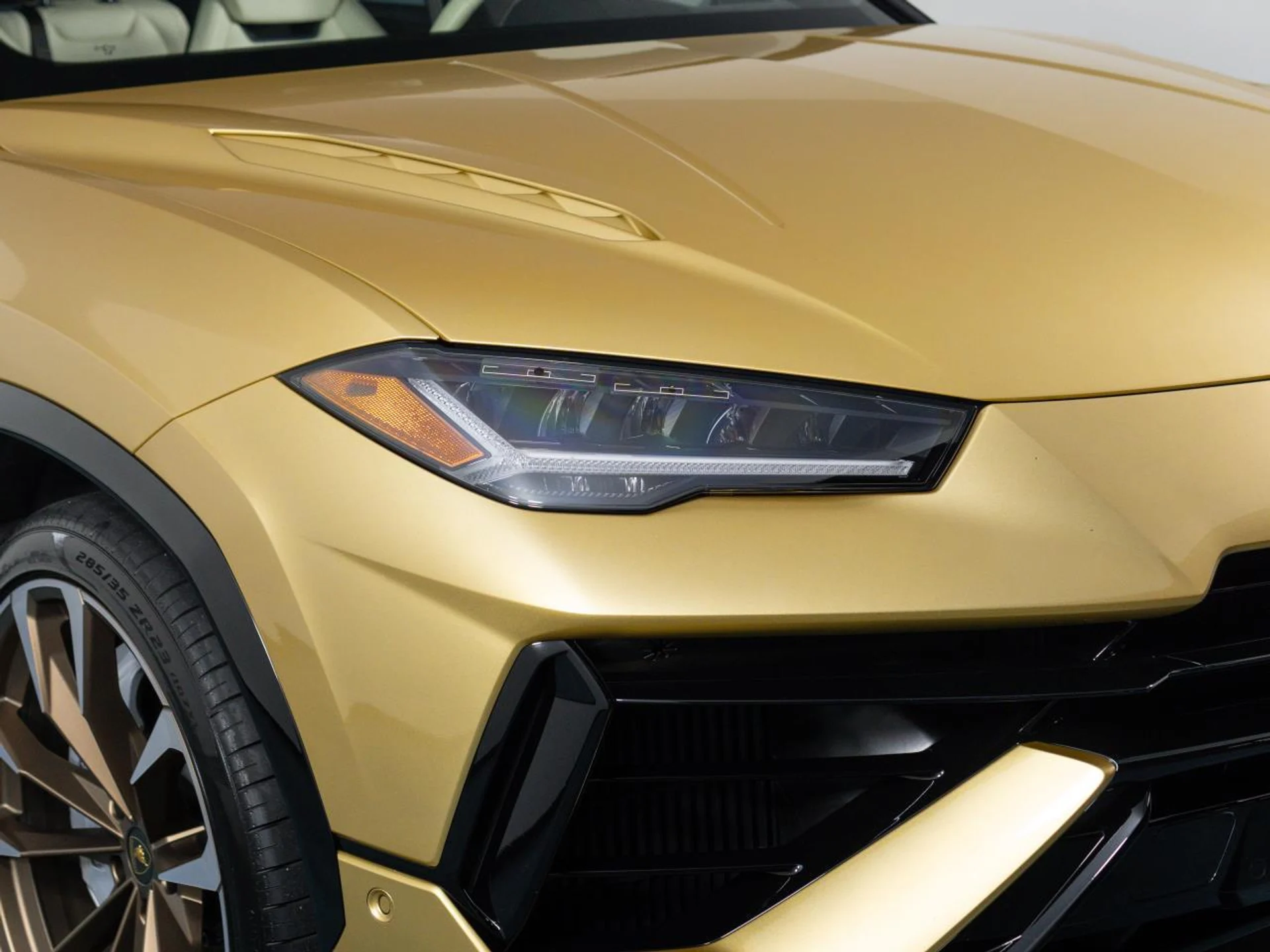 mph015_2076810762_Used_2023_Lamborghini_Urus_S_1785169230_f16616e8b6