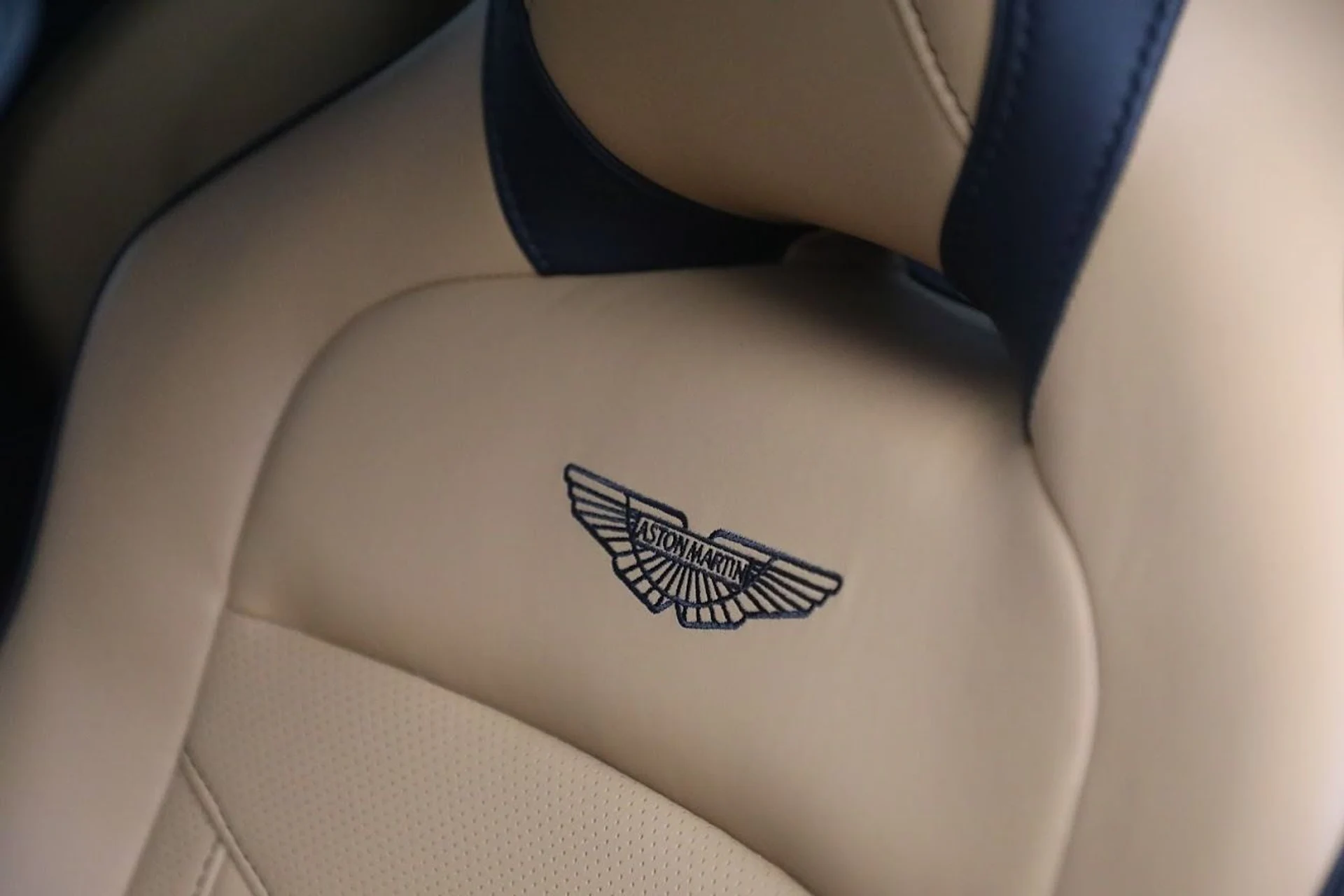 mph015_2086434482_Used_2019_Aston_Martin_DBS_Superleggera_1688394544_7942b9d3fe
