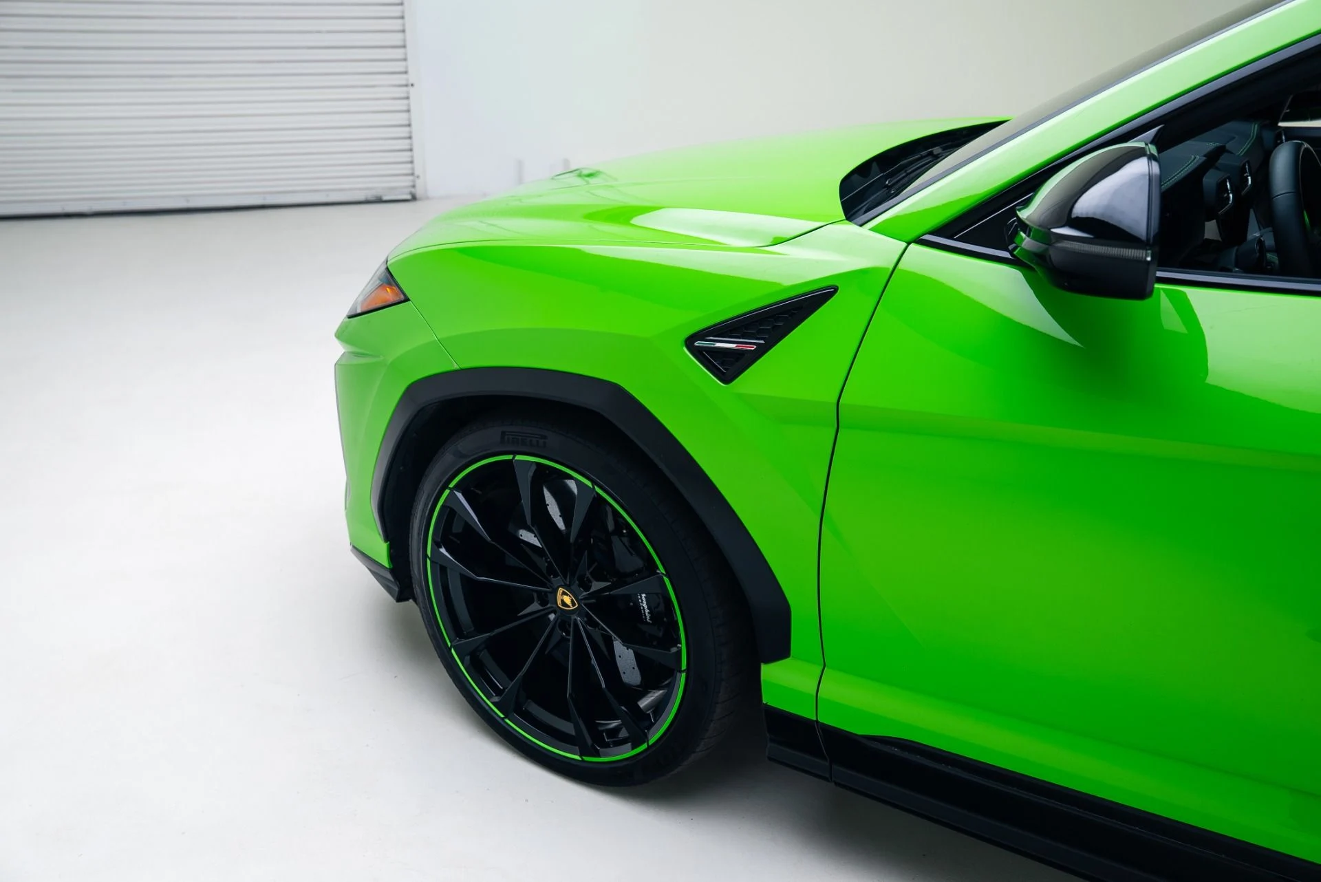 mph015_2087597439_Used_2021_Lamborghini_Urus_1766090518_0b57dbb1d2