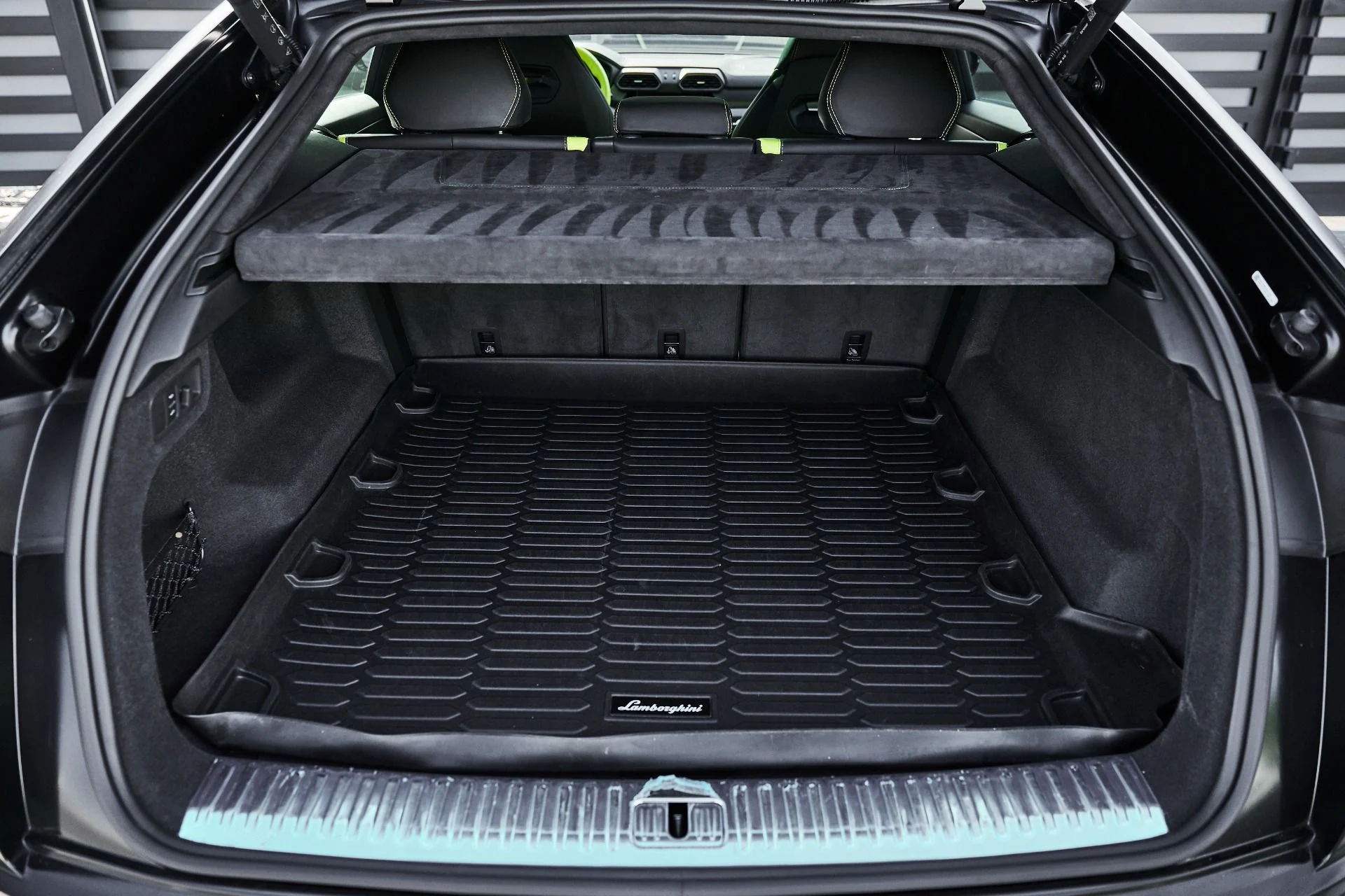 mph015_209603160_Used_2022_Lamborghini_Urus_1774548568_b42944c926