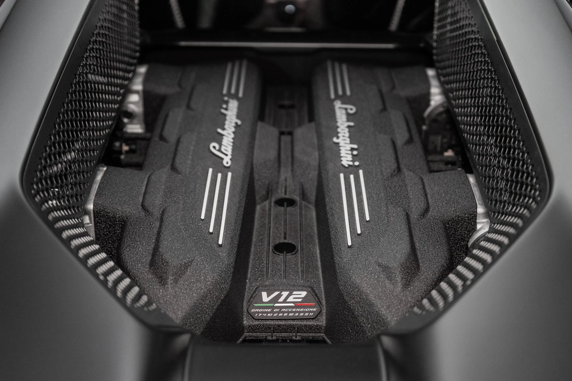mph015_209678888_Used_2024_Lamborghini_Revuelto_1760974364_db47335b6f