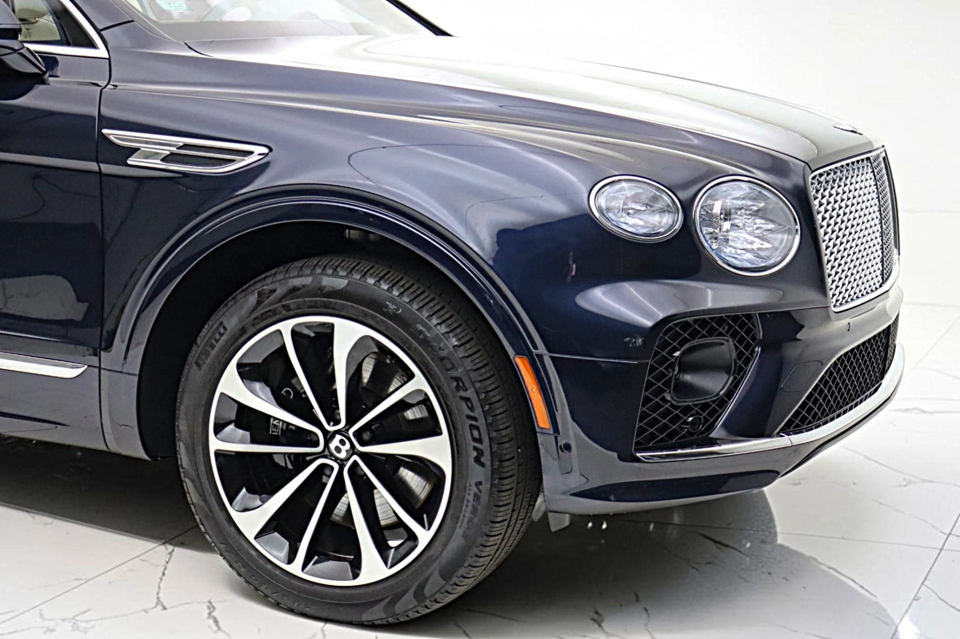 mph015_210306678_Used_2023_Bentley_Bentayga_V8_d24240a118