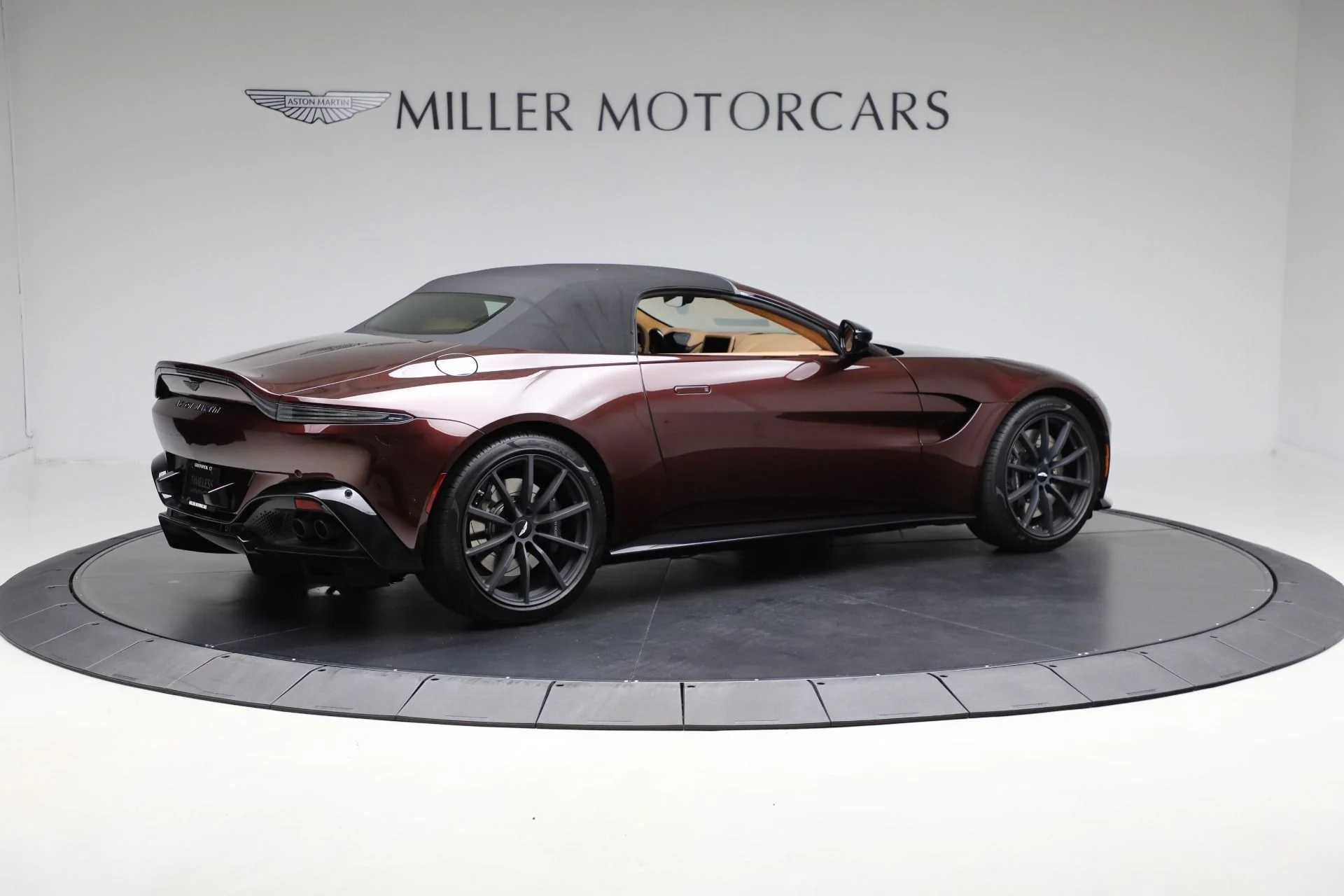 mph015_2104420182_Used_2022_Aston_Martin_Vantage_2d28d675b0