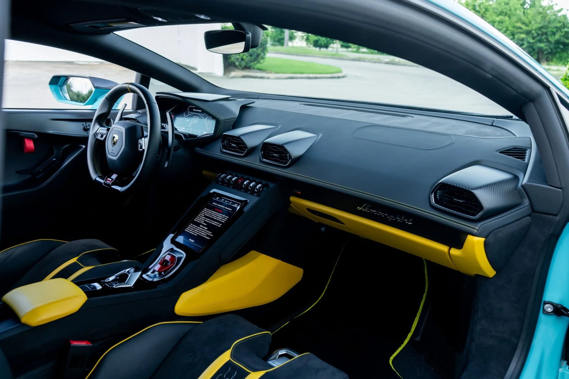mph015_2110544816_Used_2023_Lamborghini_Huracan_Tecnica_1779493842_3f32391715