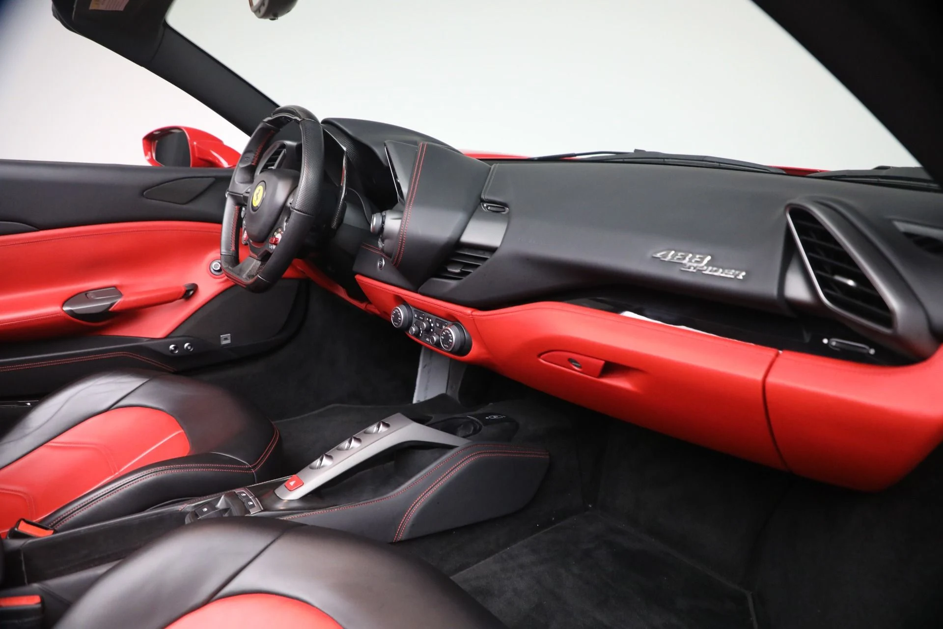 mph015_2113592859_Used_2019_Ferrari_488_Spider_1792598381_b0cf96d792
