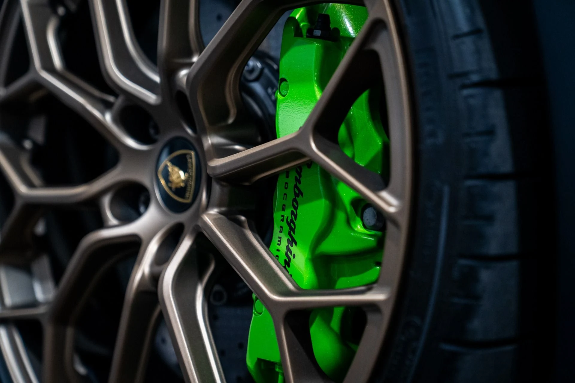 mph015_2114388189_Used_2018_Lamborghini_Huracan_LP_640_4_Performante_Ad_Personam_Paint_and_Interior_Massive_Sticker_1769178126_b0c750b193