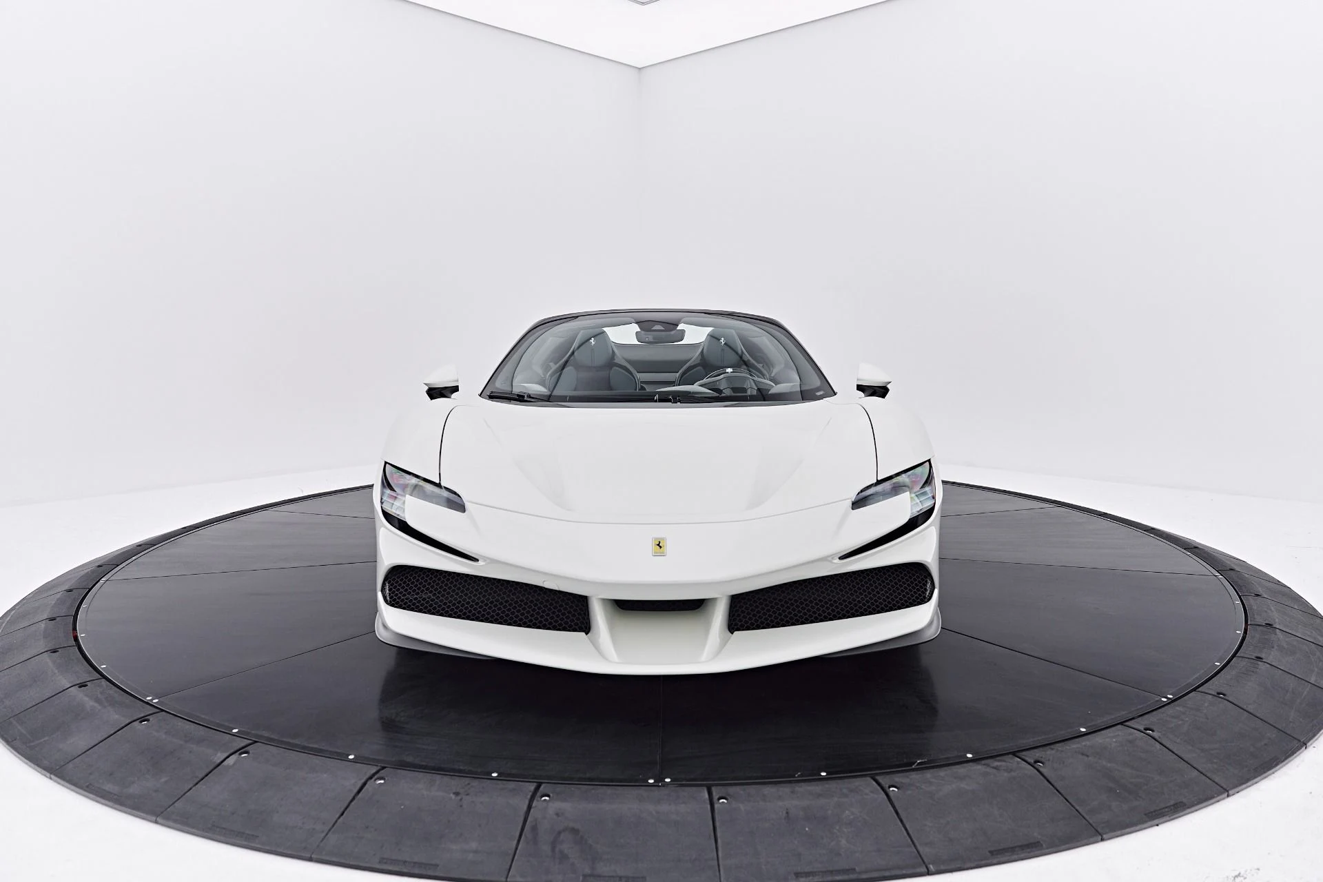 mph015_2124294589_Used_2022_Ferrari_SF_90_Spider_Base_1787100304_ade6d6c4a3