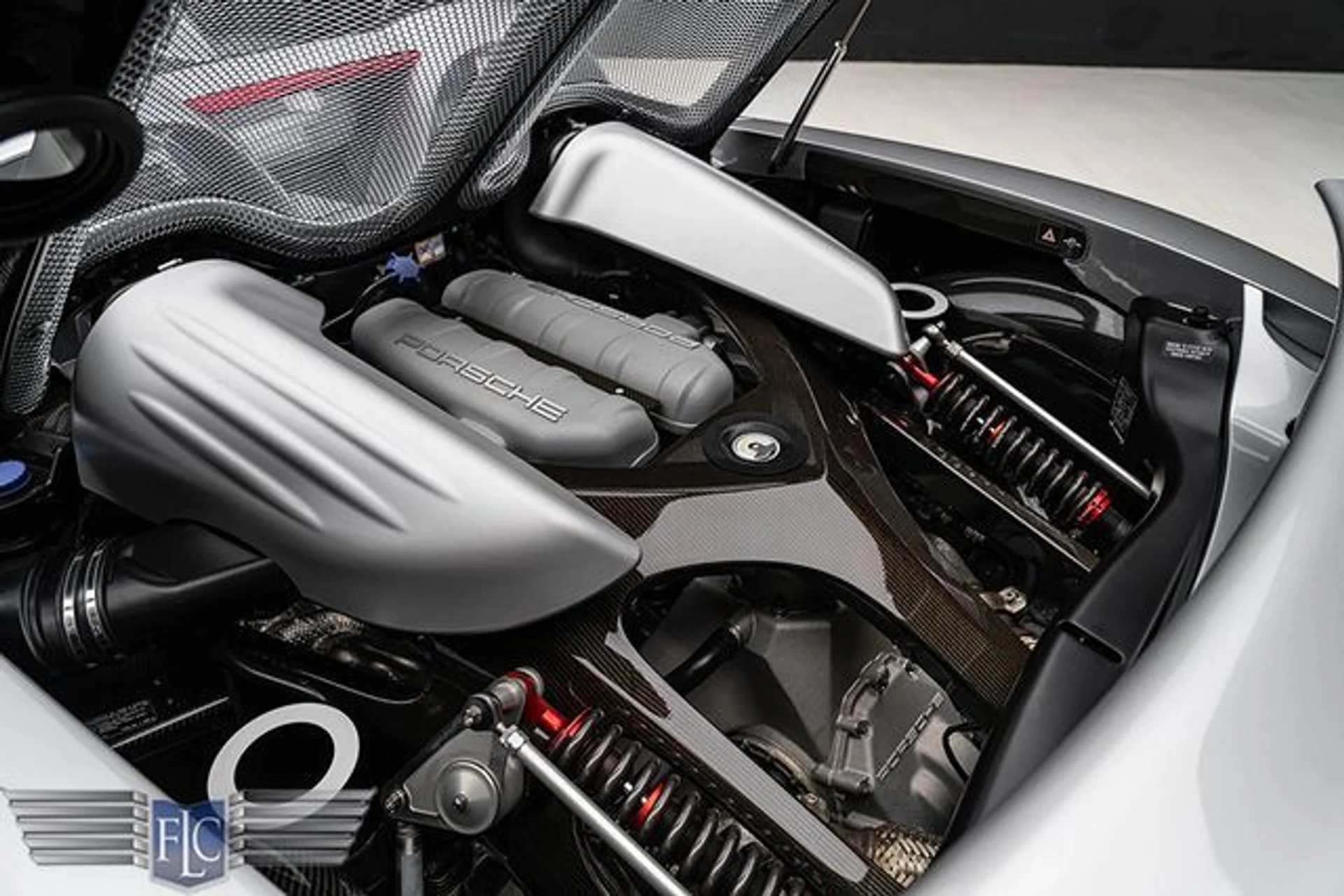 mph015_2129522991_used_2005_porsche_carrera_gt_2drcarrera_9689_23047146_19_640_a869212553