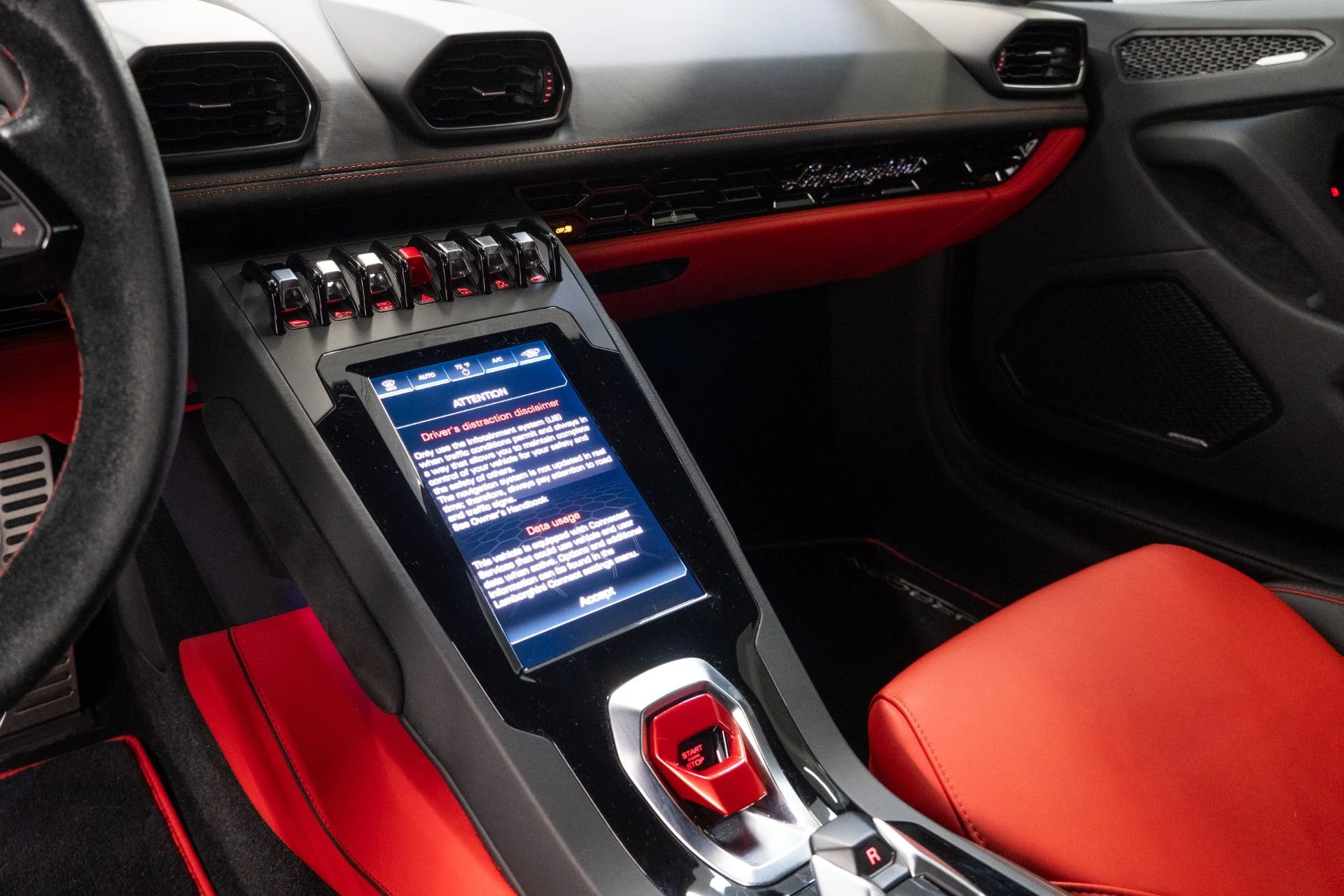 mph015_2140823352_Used_2020_Lamborghini_Huracan_EVO_1763065969_72c5d1dffb