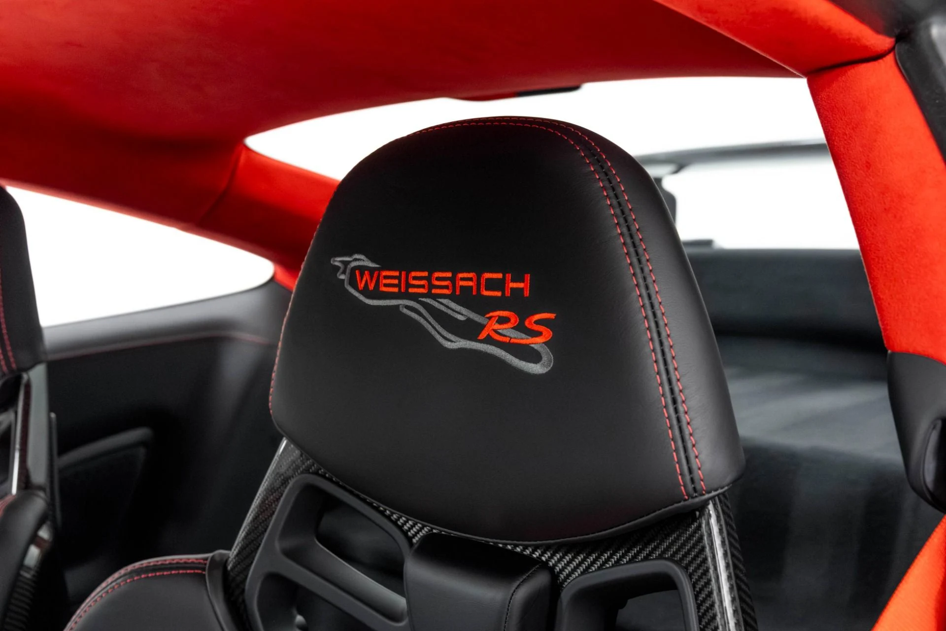 mph015_2148394283_Used_2018_Porsche_911_GT_2_RS_1763501274_8a41fe9adc