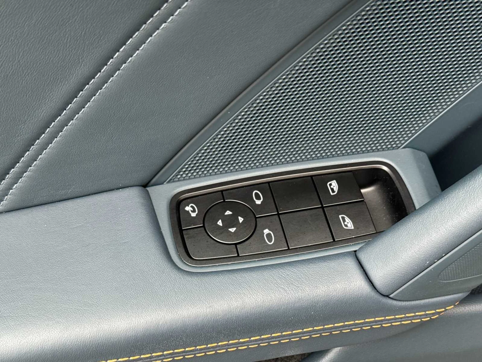 mph015_2150275843_3498b6077e722c50816c57cd6de218a0x_d9bacc53b4