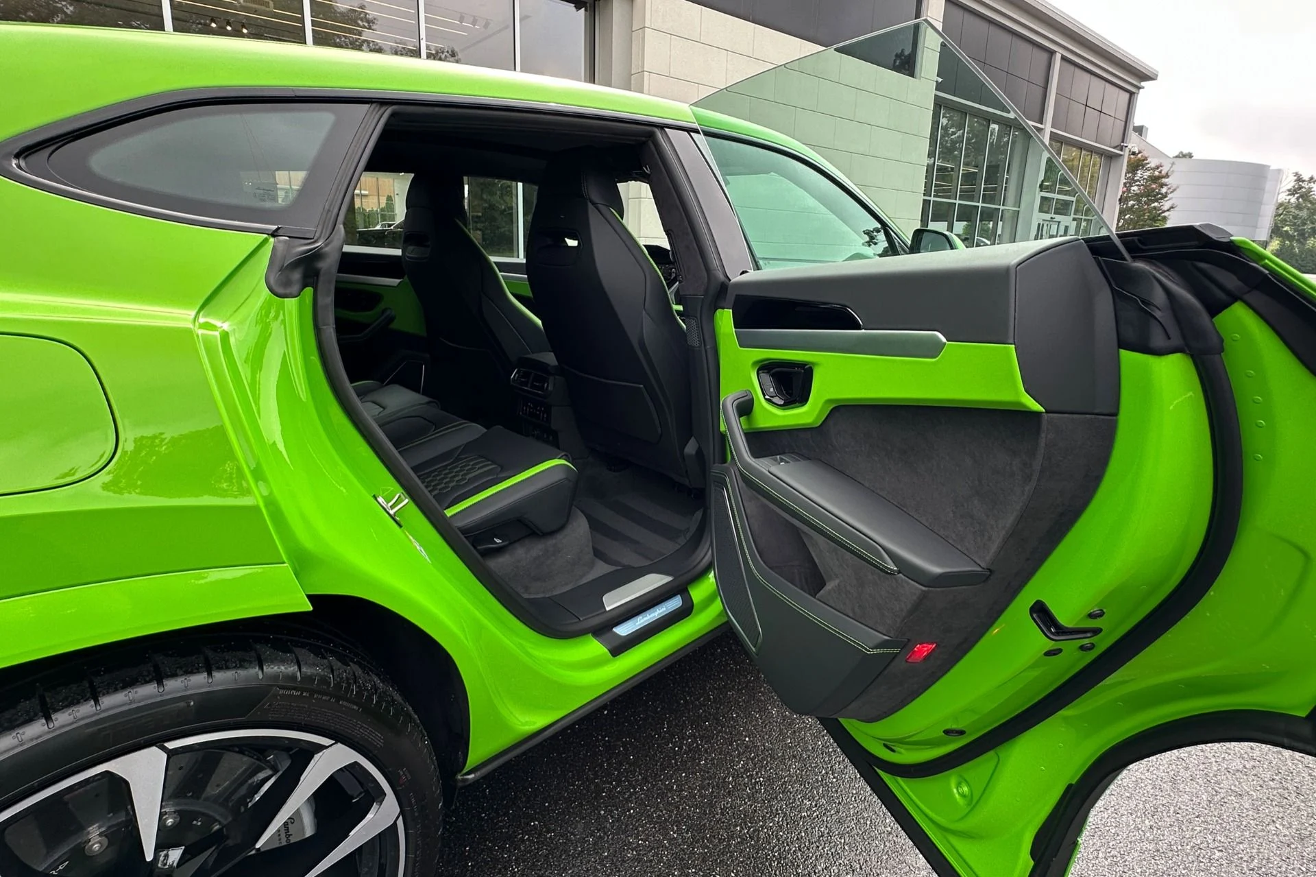 mph015_2154887397_New_2026_Lamborghini_Urus_SE_1788785792_9414af25ec
