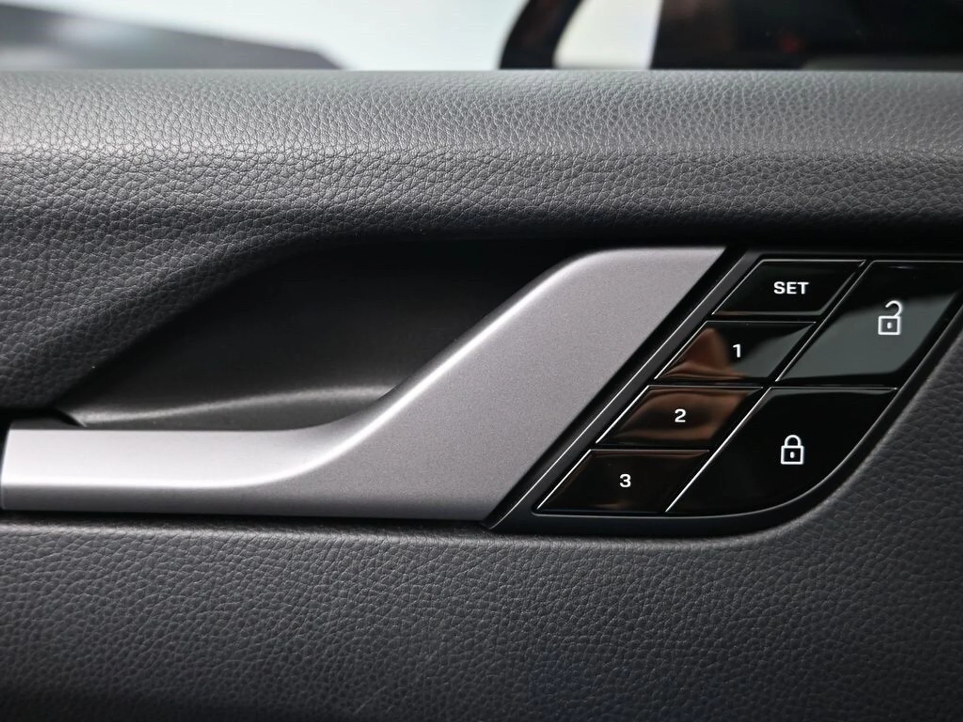 mph015_2155406667_9ea71dbdb5354cb03be3e8ba49bea28ex_066e5a1c17