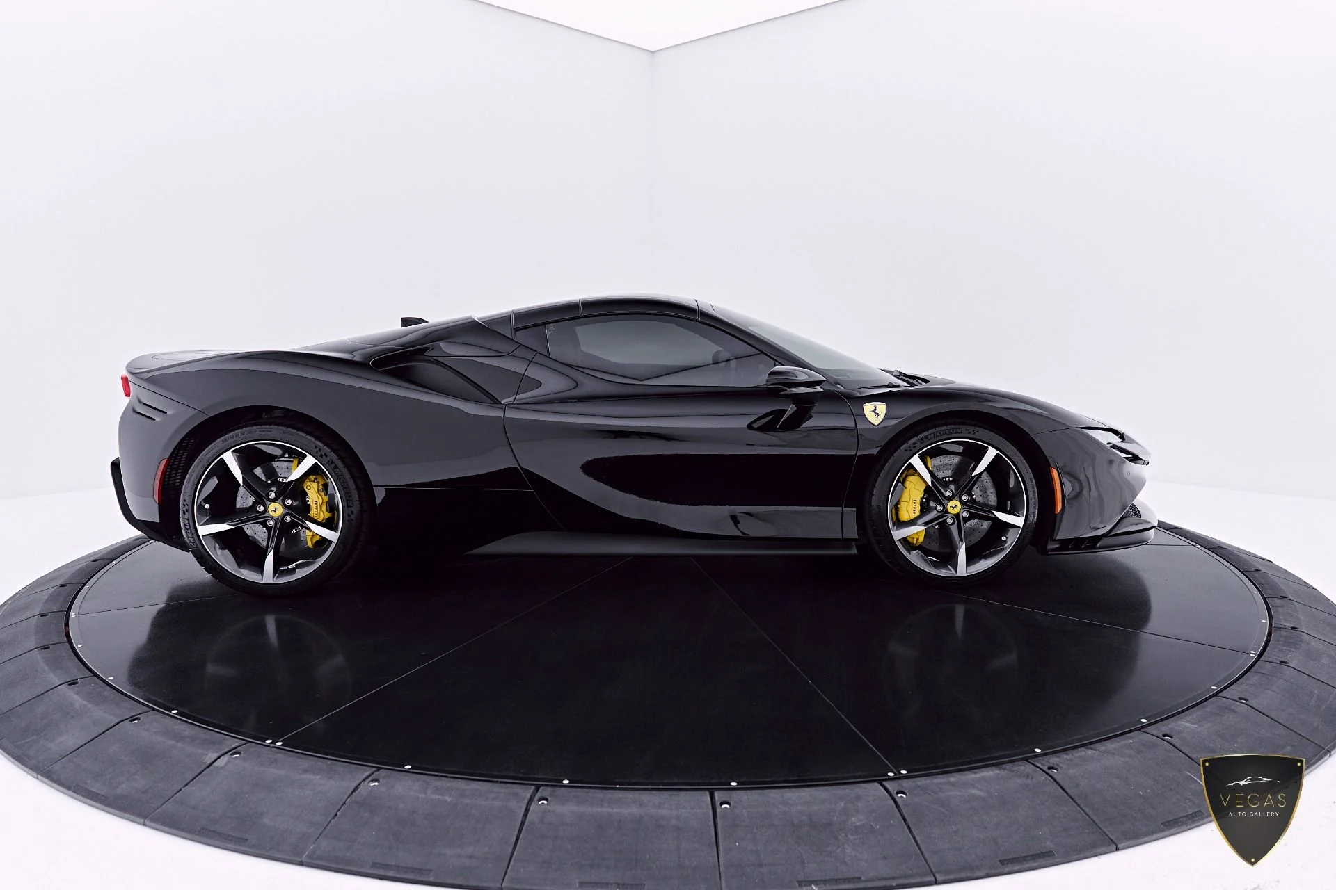 mph015_2159283909_Used_2024_Ferrari_SF_90_Spider_Base_1783038340_5830134d71