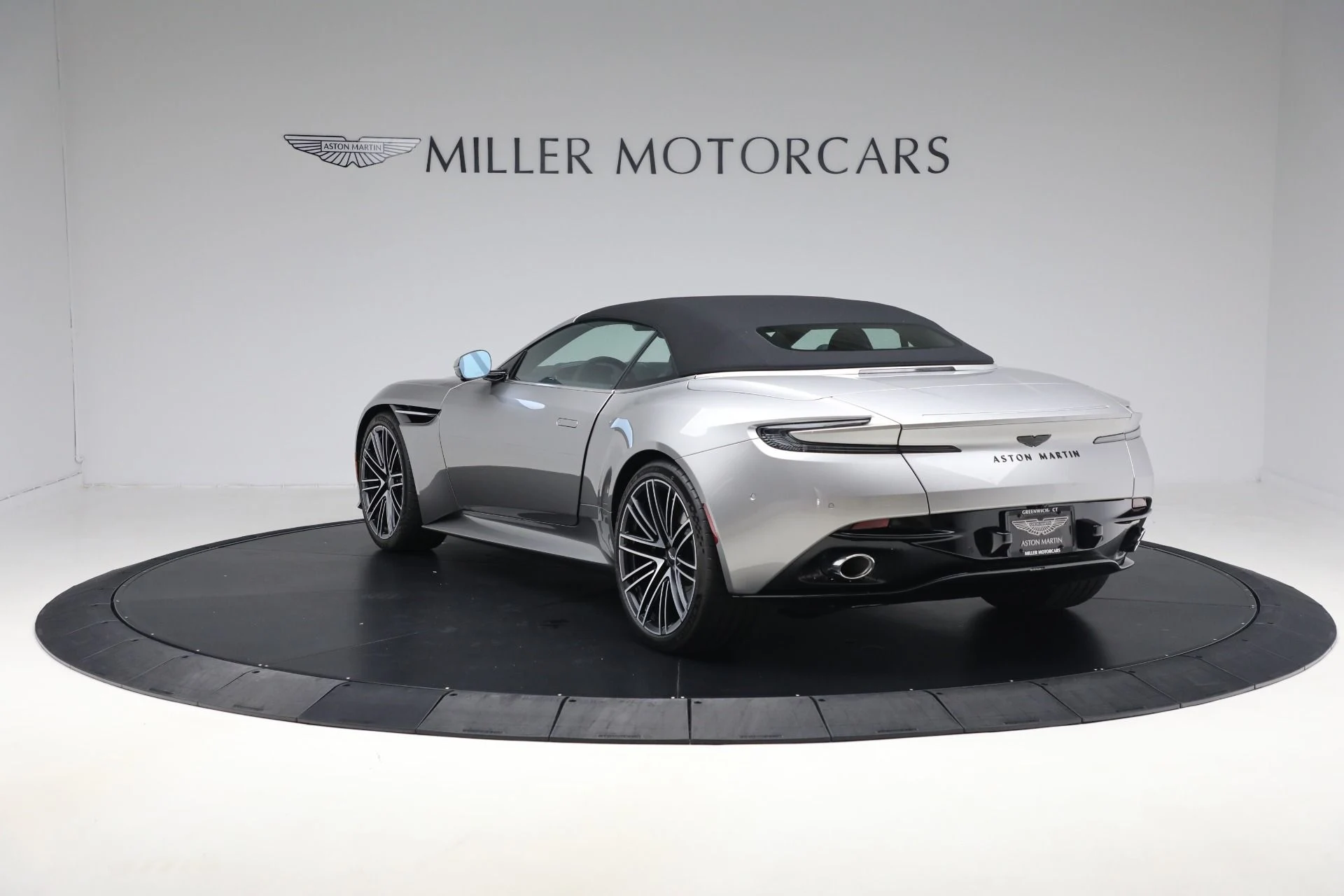 mph015_2167329228_New_2026_Aston_Martin_DB_12_Volante_3c96037492
