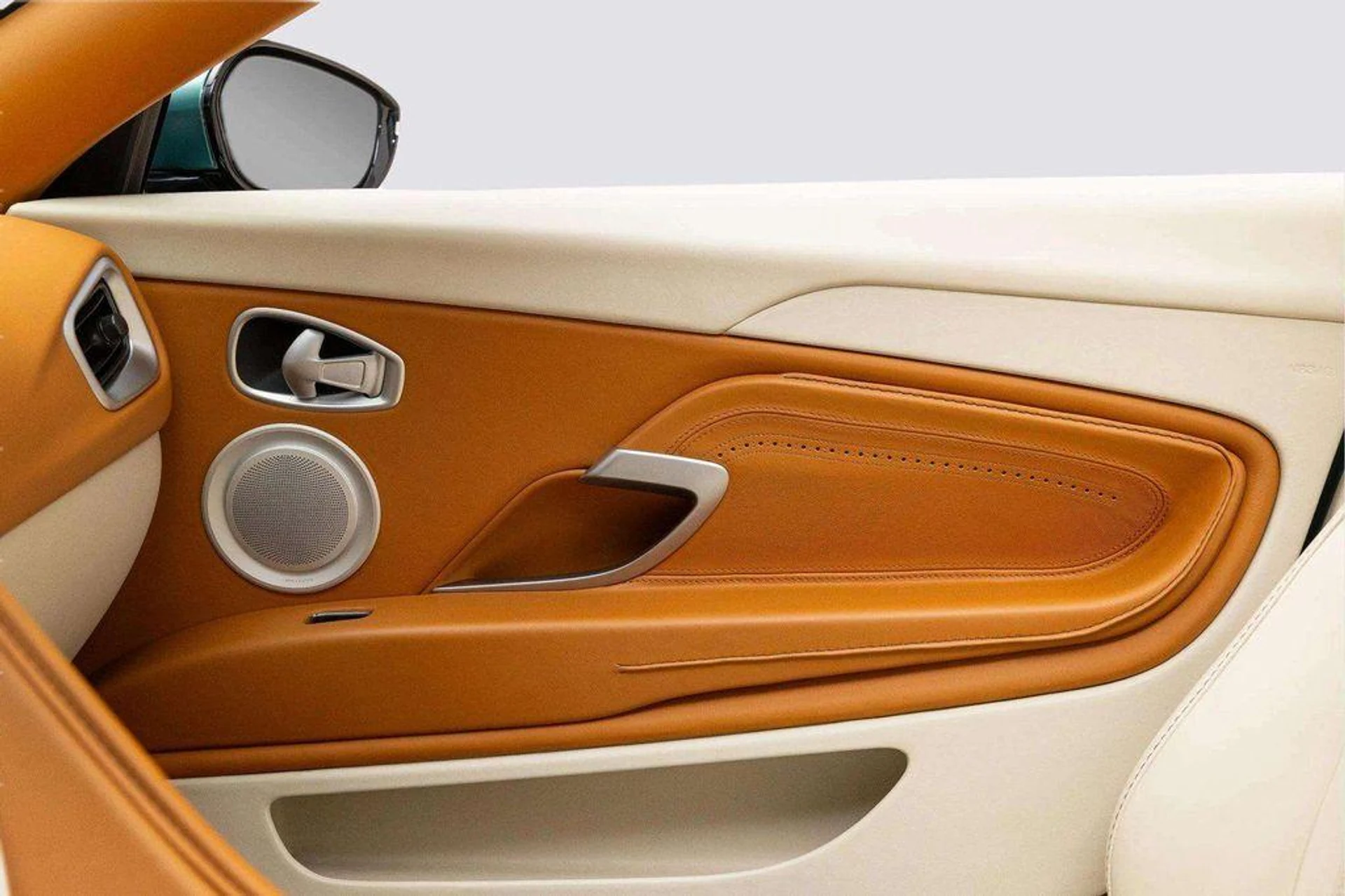 mph015_2172560419_S8z4ky_F_Km4qq2_W0_L_Lq_Ugk_N_Lxo_U_cb23f55573