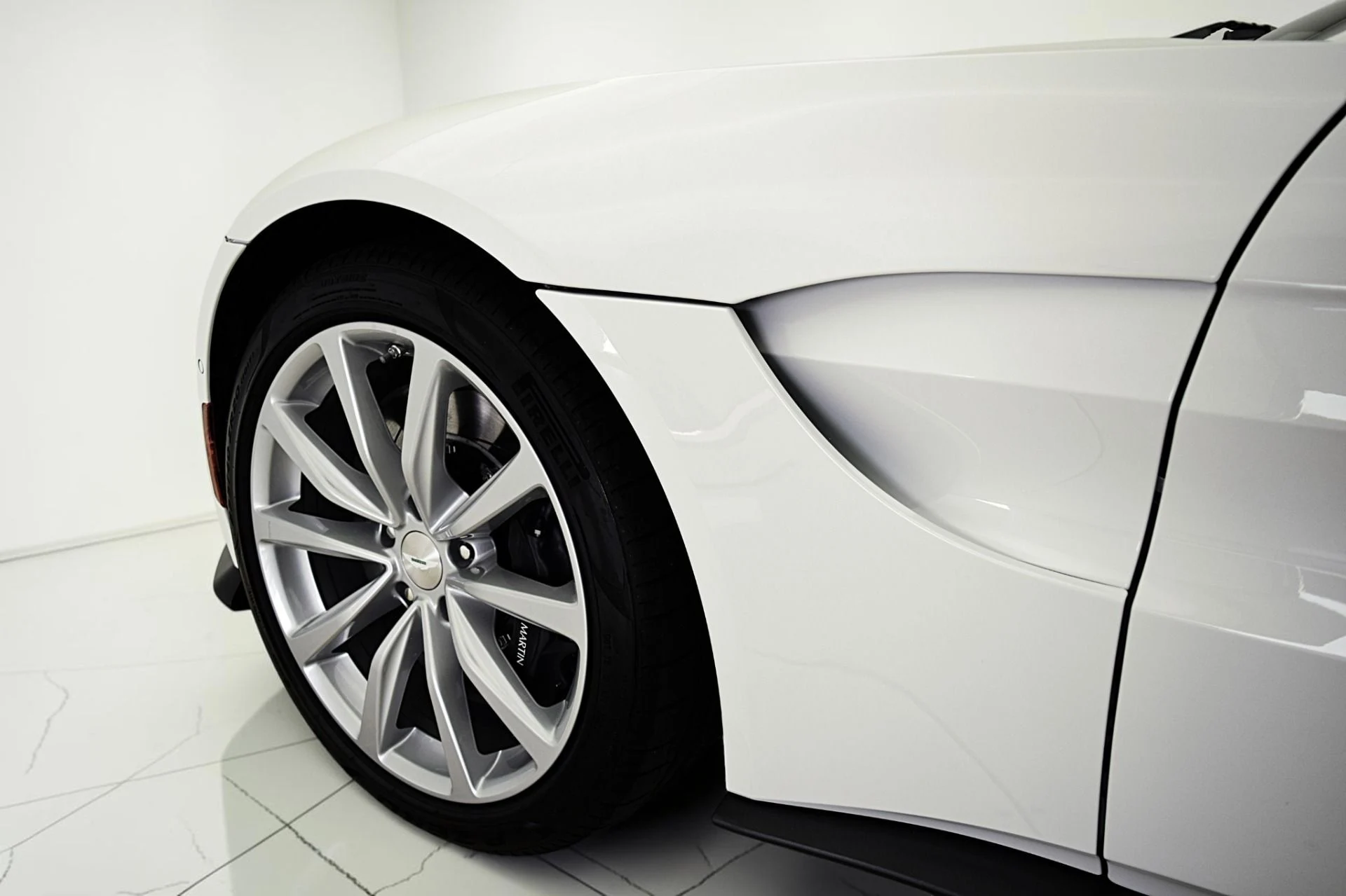 mph015_2185535749_Used_2023_Aston_Martin_Vantage_Coupe_3991101df9