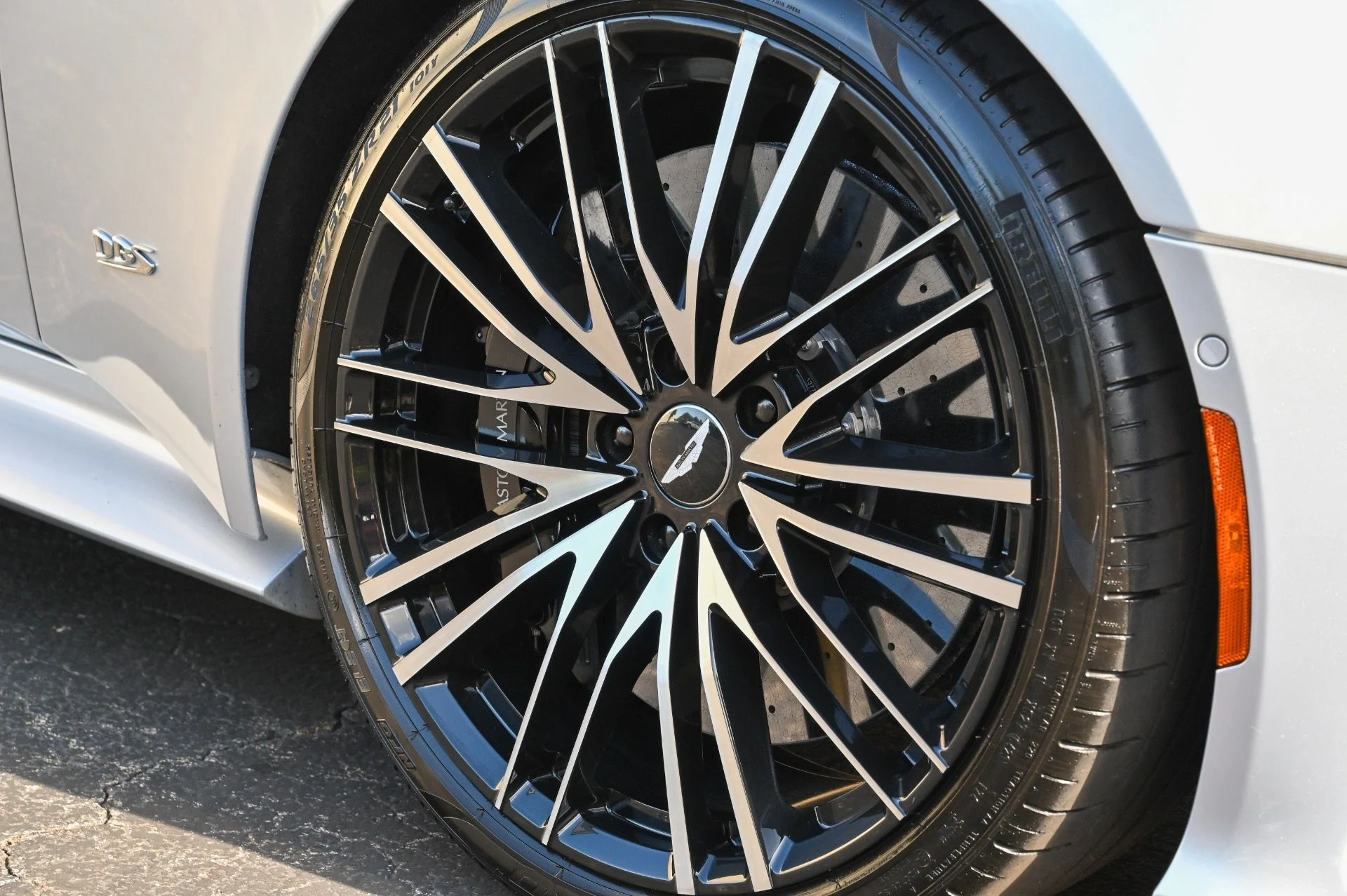 mph015_2185700788_Used_2020_Aston_Martin_DBS_Superleggera_1708981970_13bd567544