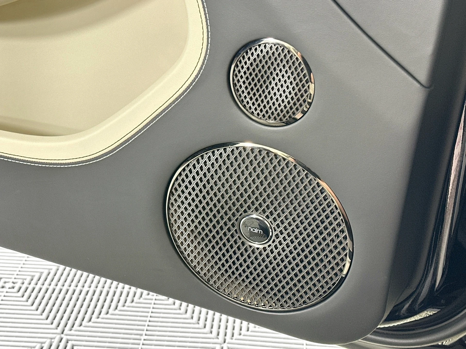 mph015_220455261_16_a9ac91c768