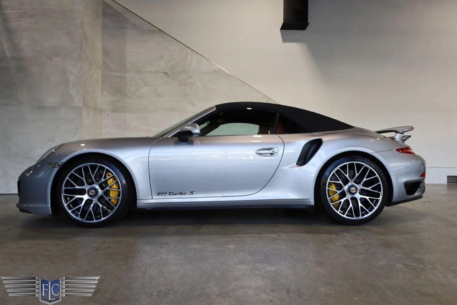 mph015_221355399_used_2014_porsche_911_turbocabriolet_9689_22886118_16_1024_efde12a121