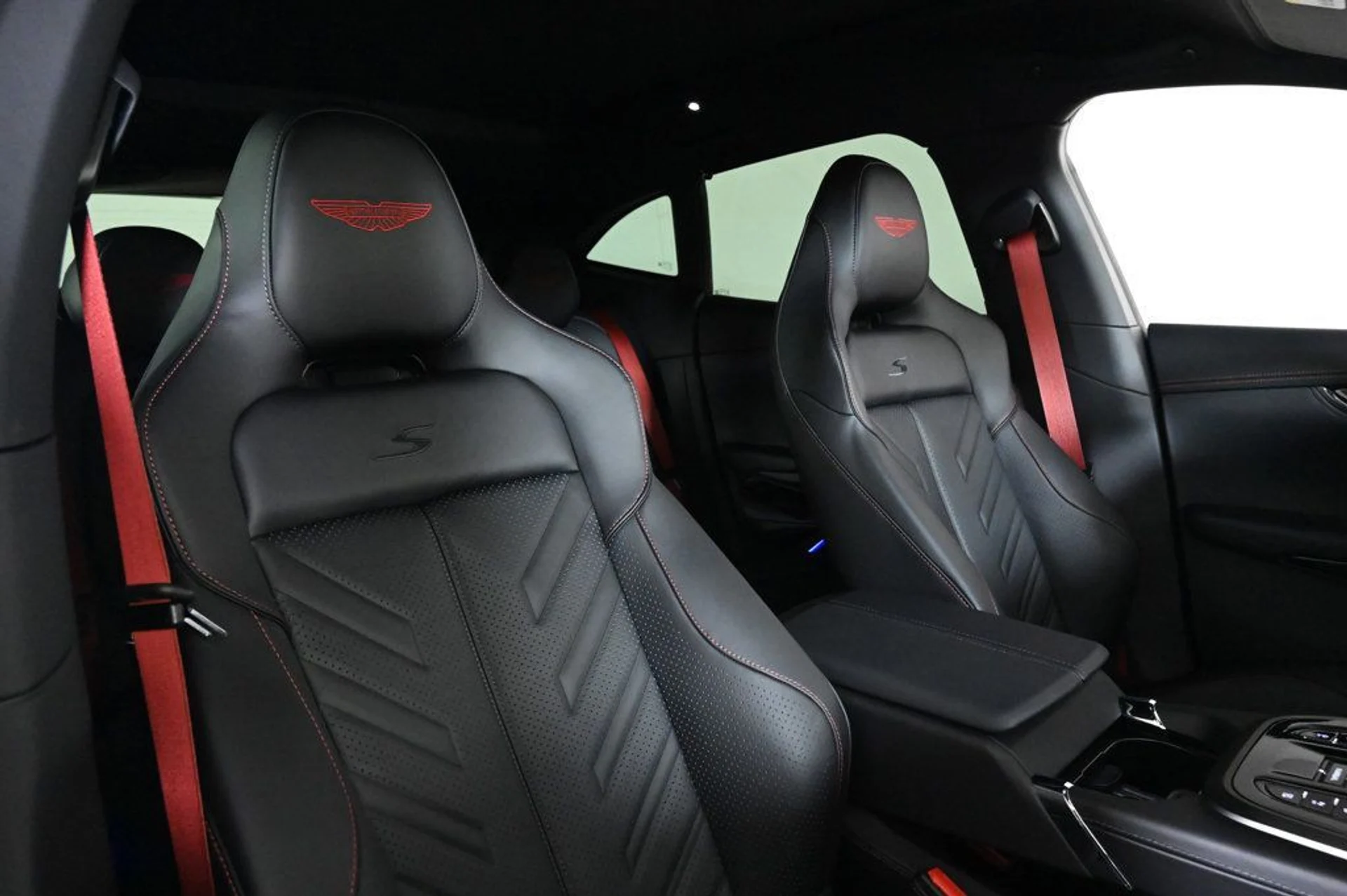 mph015_2215336190_new_2026_aston_martin_dbx_sawd_11350_22964208_15_1024_792a28851e