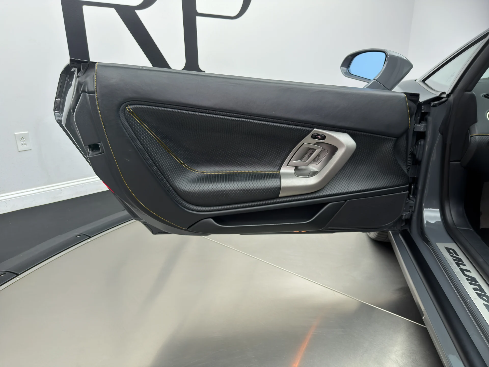 mph015_2216840628_CC_3848_interior_001_70c5b0c184